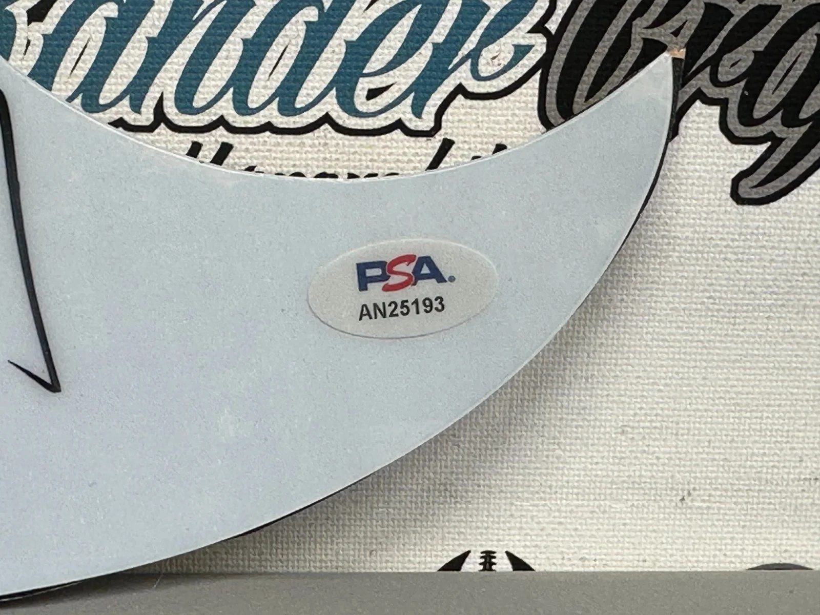 MATTY MATT HEALY THE 1975 SIGNED AUTOGRAPHED WHITE GUITAR PICK GUARD-PSA DNA COA, image 3