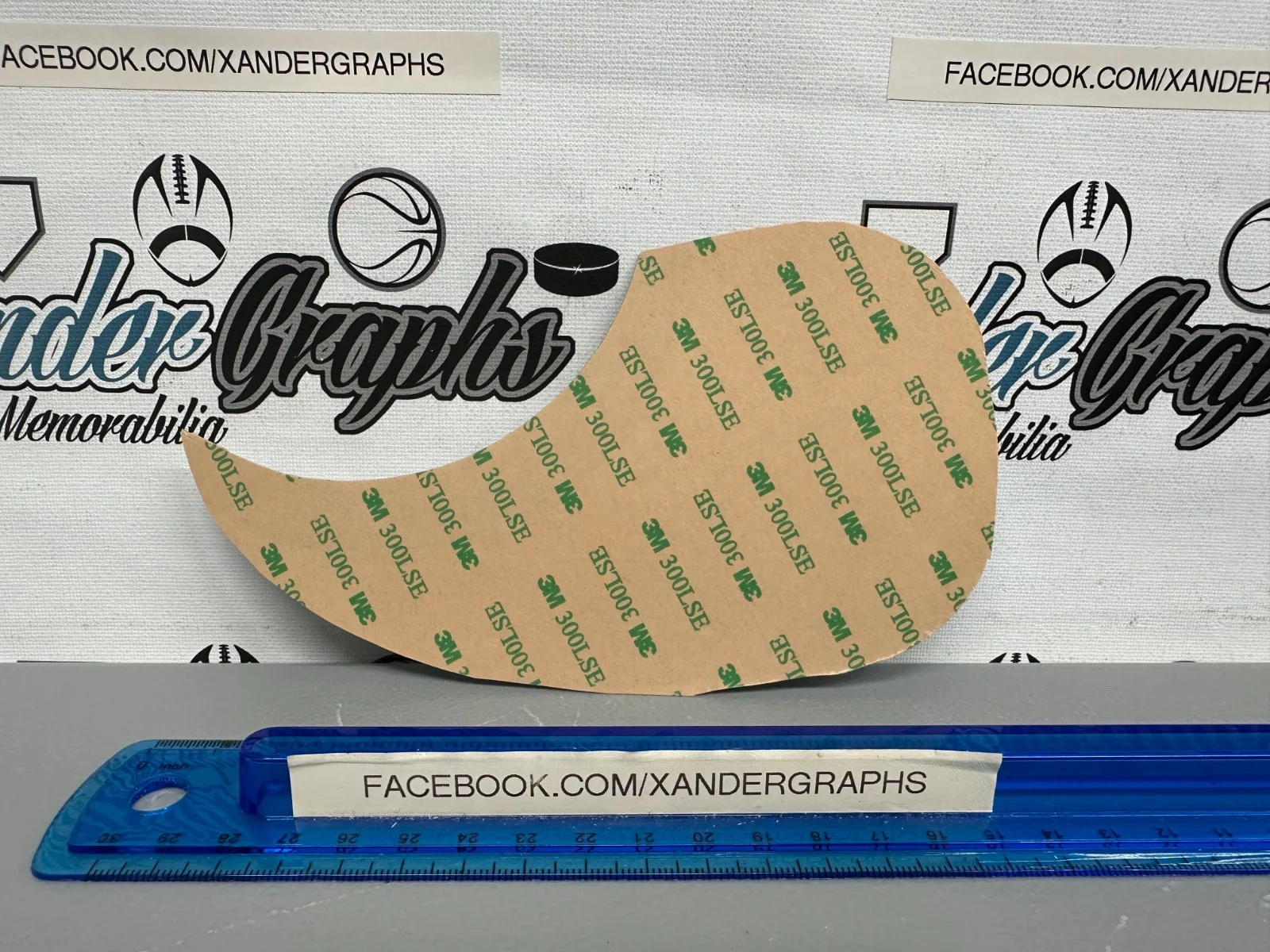MATTY MATT HEALY THE 1975 SIGNED AUTOGRAPHED WHITE GUITAR PICK GUARD-PSA DNA COA, image 4