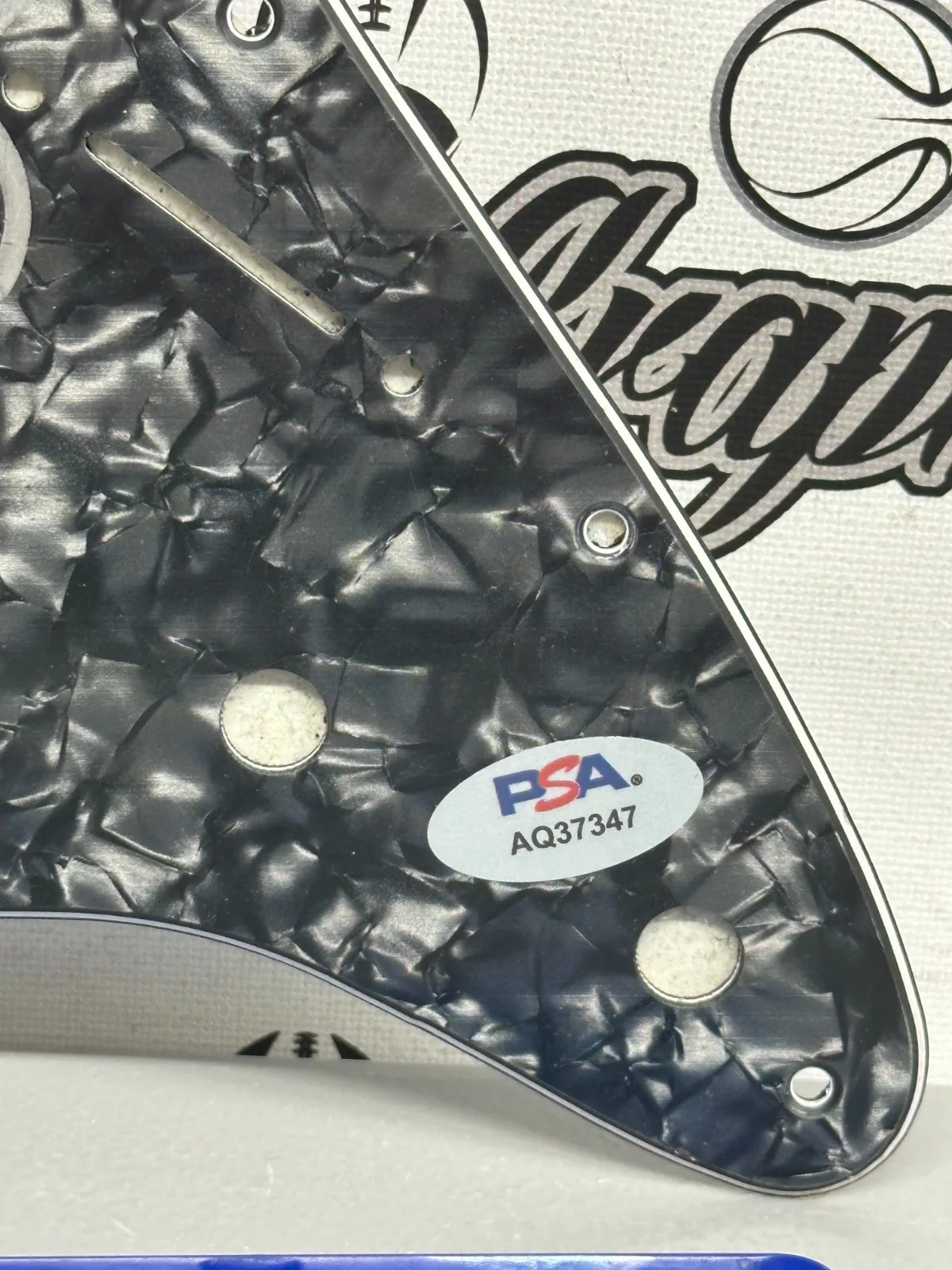 MIKE MCCREADY PEARL JAM SIGNED AUTOGRAPHED STRAT GUITAR PICK GUARD-PSA DNA COA, image 3