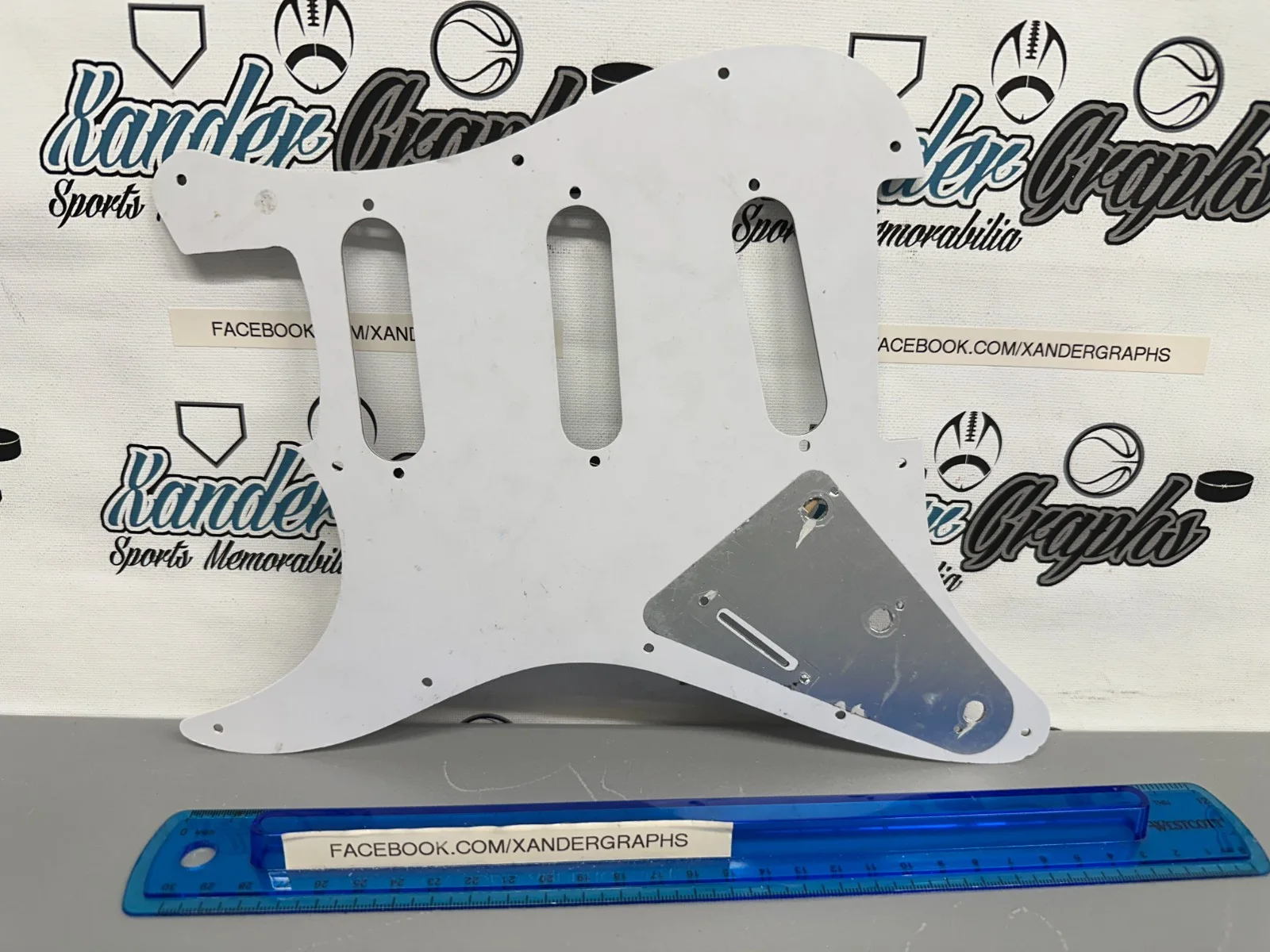 MIKE MCCREADY PEARL JAM SIGNED AUTOGRAPHED STRAT GUITAR PICK GUARD-PSA DNA COA, image 4