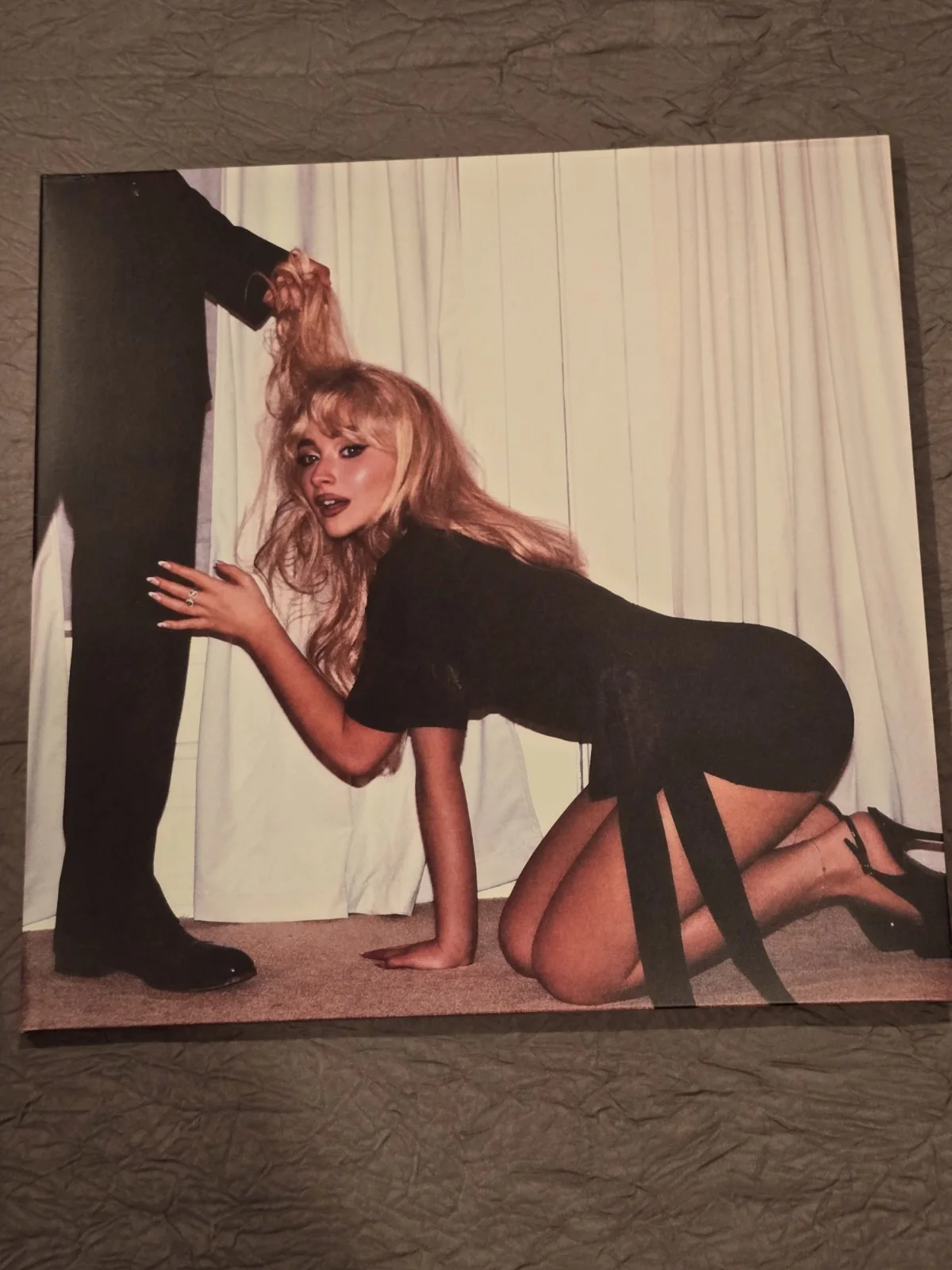 Sabrina Carpenter Man's Best Friend Signed Vinyl - JSA Cert, image 5