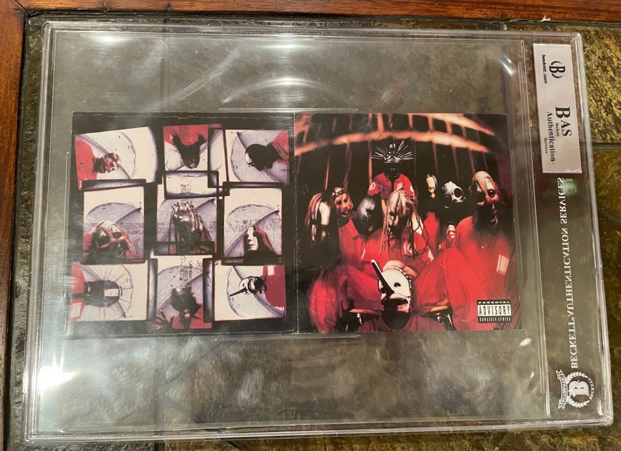 SIGNED - Slipknot "Self-Titled" *RARE* CD Booklet (9 OG Members) - BAS Beckett, image 2