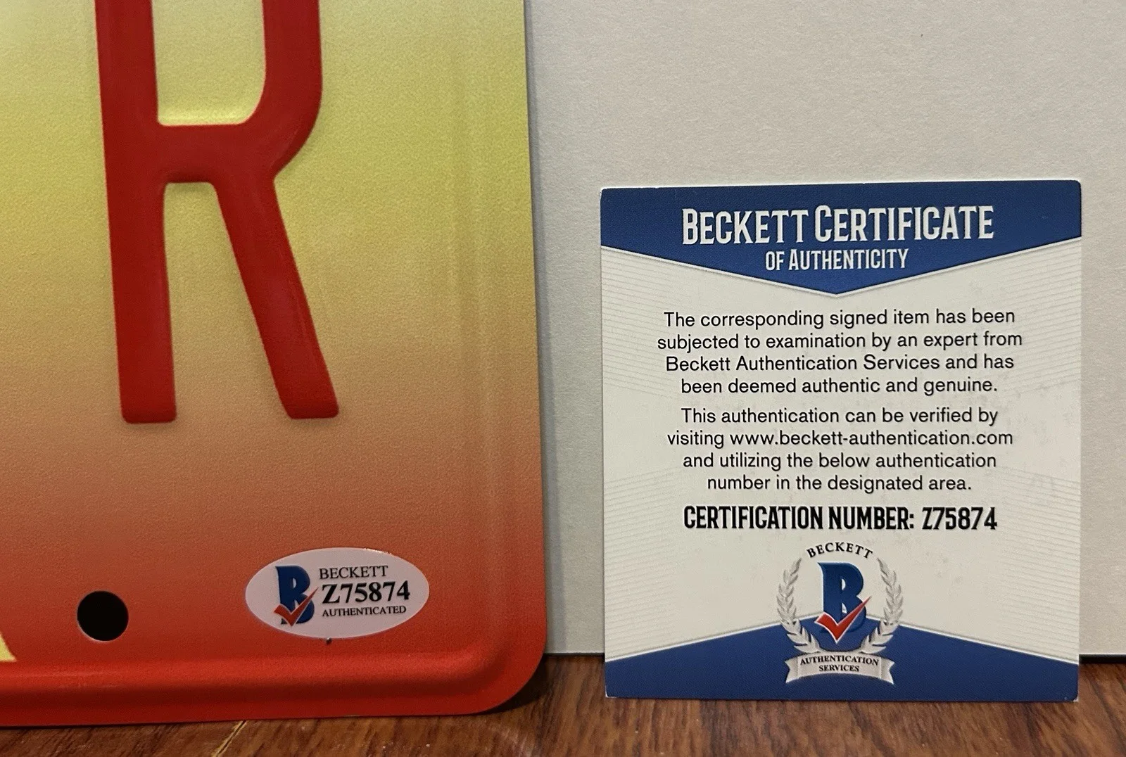 Jessica Hecht — JESSICA HECHT SIGNED BREAKING BAD GRETCHEN SCHWARTZ LICENSE PLATE BECKETT BAS, image 2
