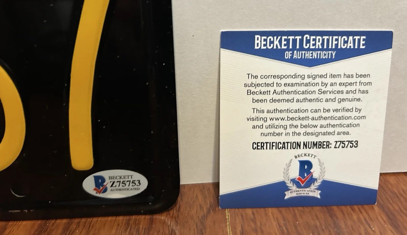 Michele Lee — MICHELE LEE SIGNED HERBIE THE LOVE BUG DISNEY CAROLE LICENSE PLATE BECKETT BAS, изображение 3