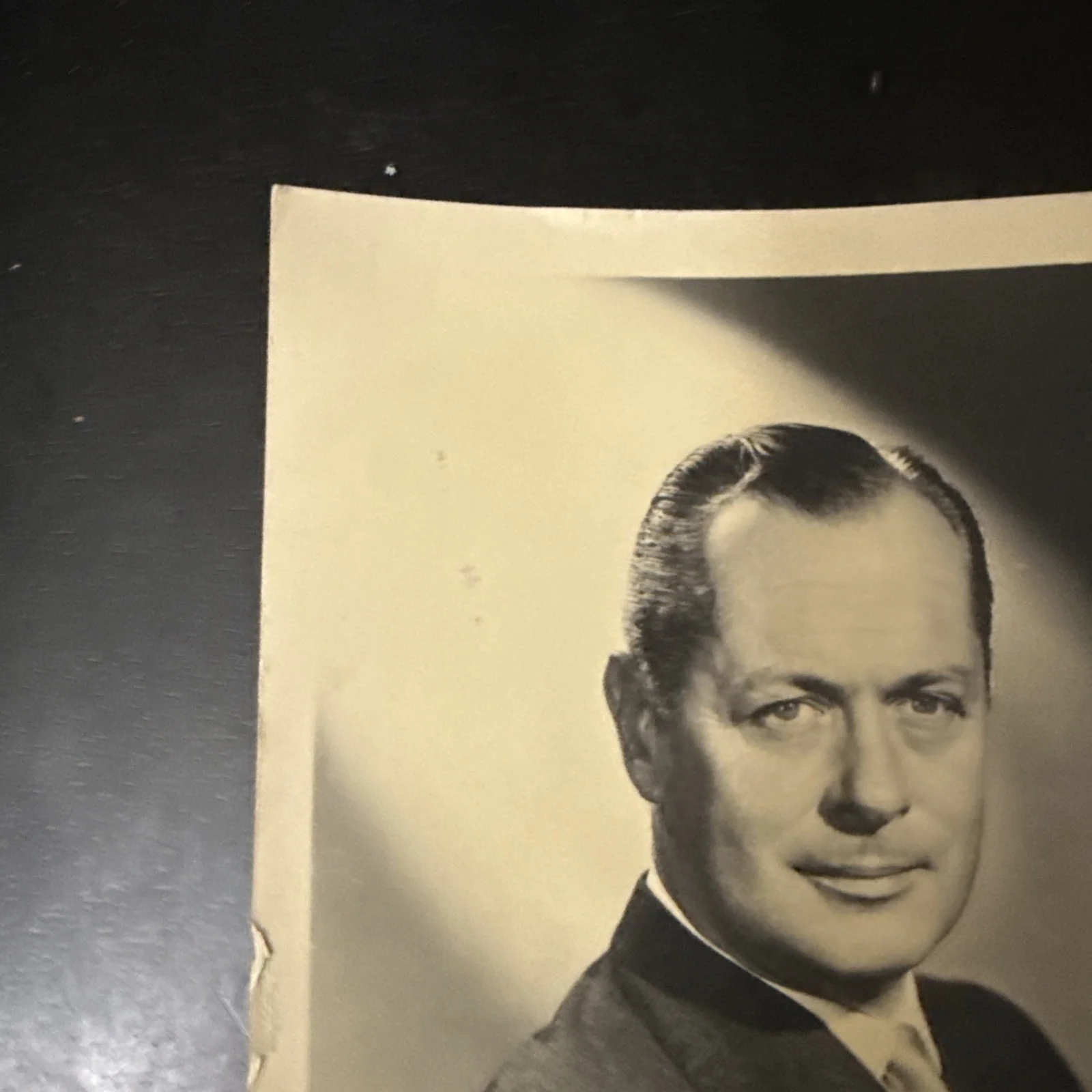 Robert Montgomery — CLASSIC VINTAGE 8X10 GLOSSY SIGNED PHOTO OF LEGENDARY ACTOR ROBERT MONTGOMERY, изображение 3