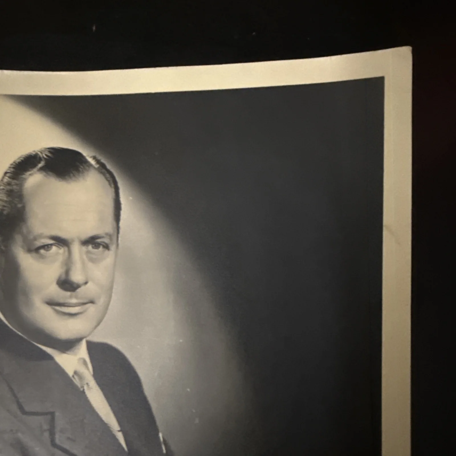 Robert Montgomery — CLASSIC VINTAGE 8X10 GLOSSY SIGNED PHOTO OF LEGENDARY ACTOR ROBERT MONTGOMERY, изображение 4