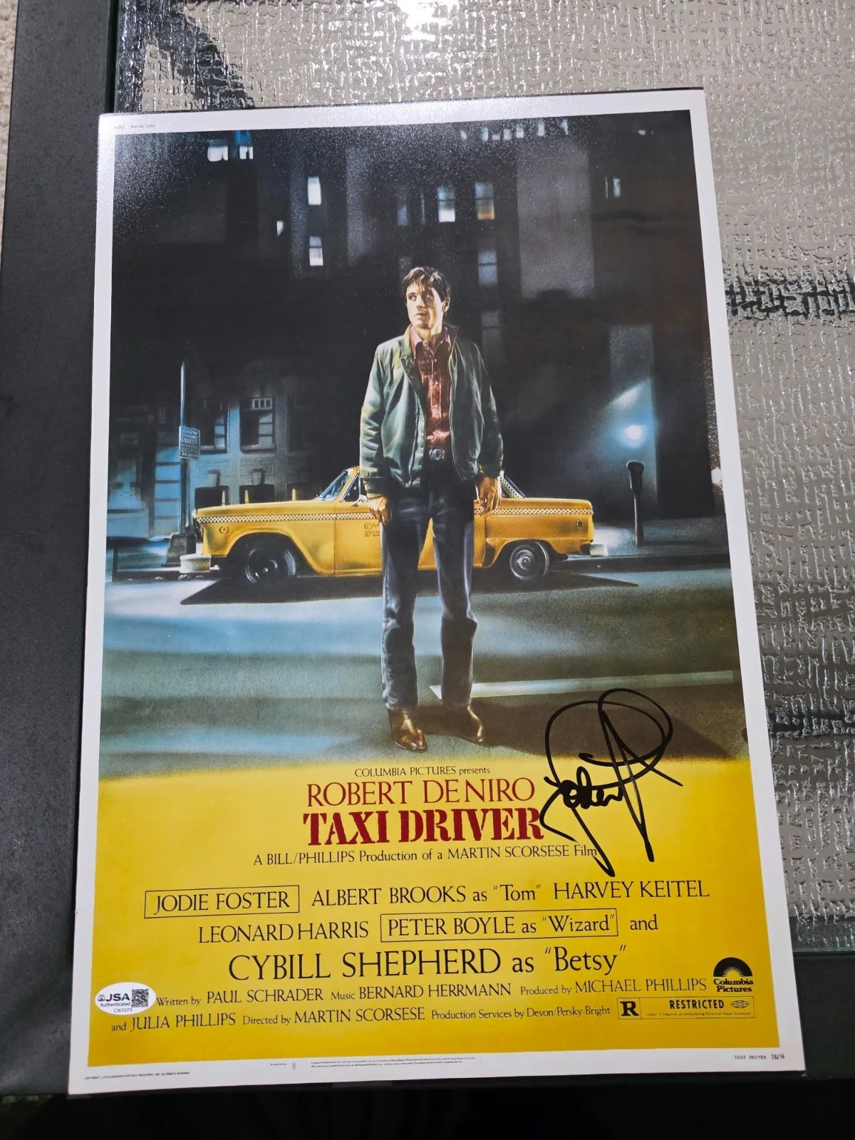 JODIE FOSTER — JODIE FOSTER signed "taxi driver" 12x18 Photo JSA COA