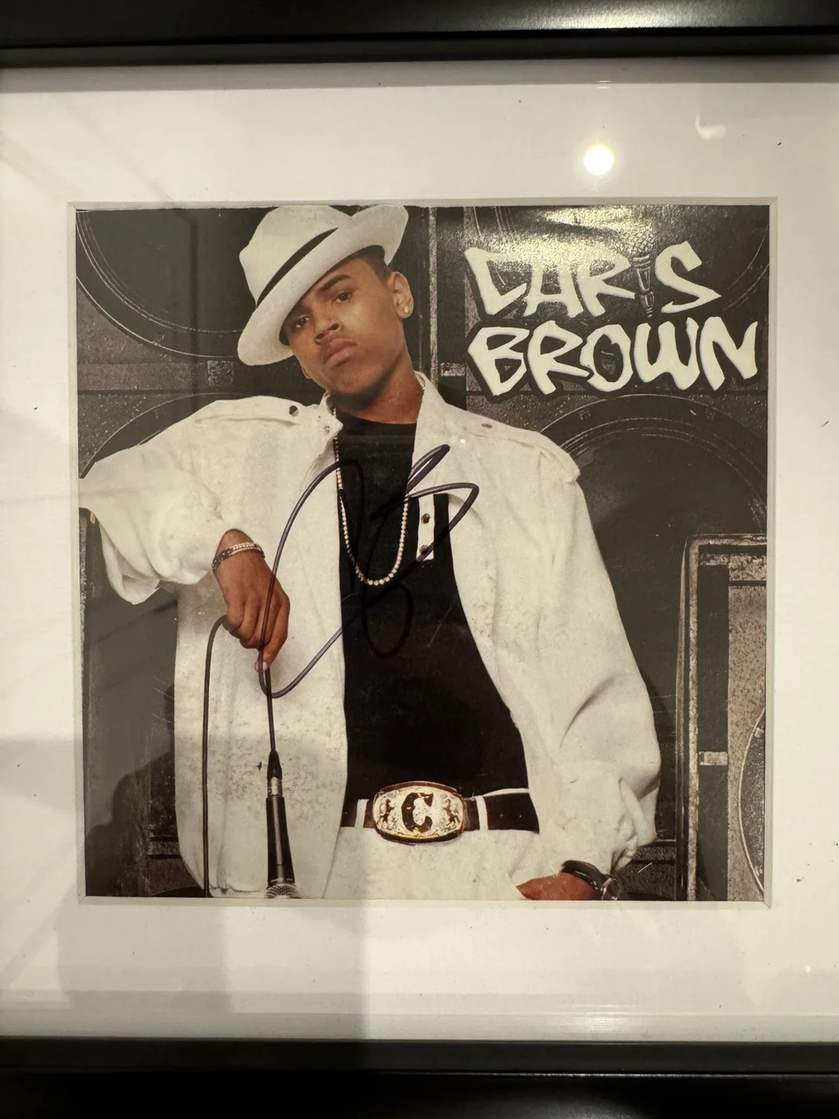 Chris Brown Signed R&B (2005-Debut) Cd Cover 6x12 Framed PSA/DNA, изображение 2