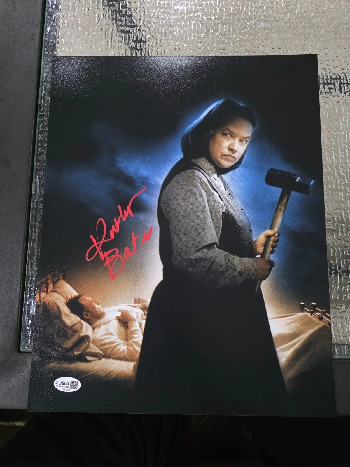 Kathy Bates — KATHY BATES SIGNED 11x14 AUTOGRAPH MYSERY ANNIE WILKES PHOTO coa jsa
