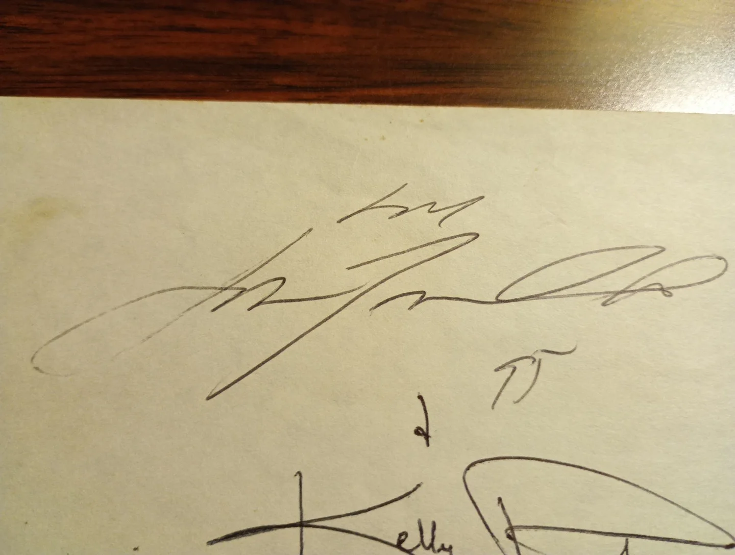 John Travolta/Kelley Preston — AUTOGRAPHS of John Travolta And Kelly Preston from the Set of 1995 Citizen Ruth, изображение 2