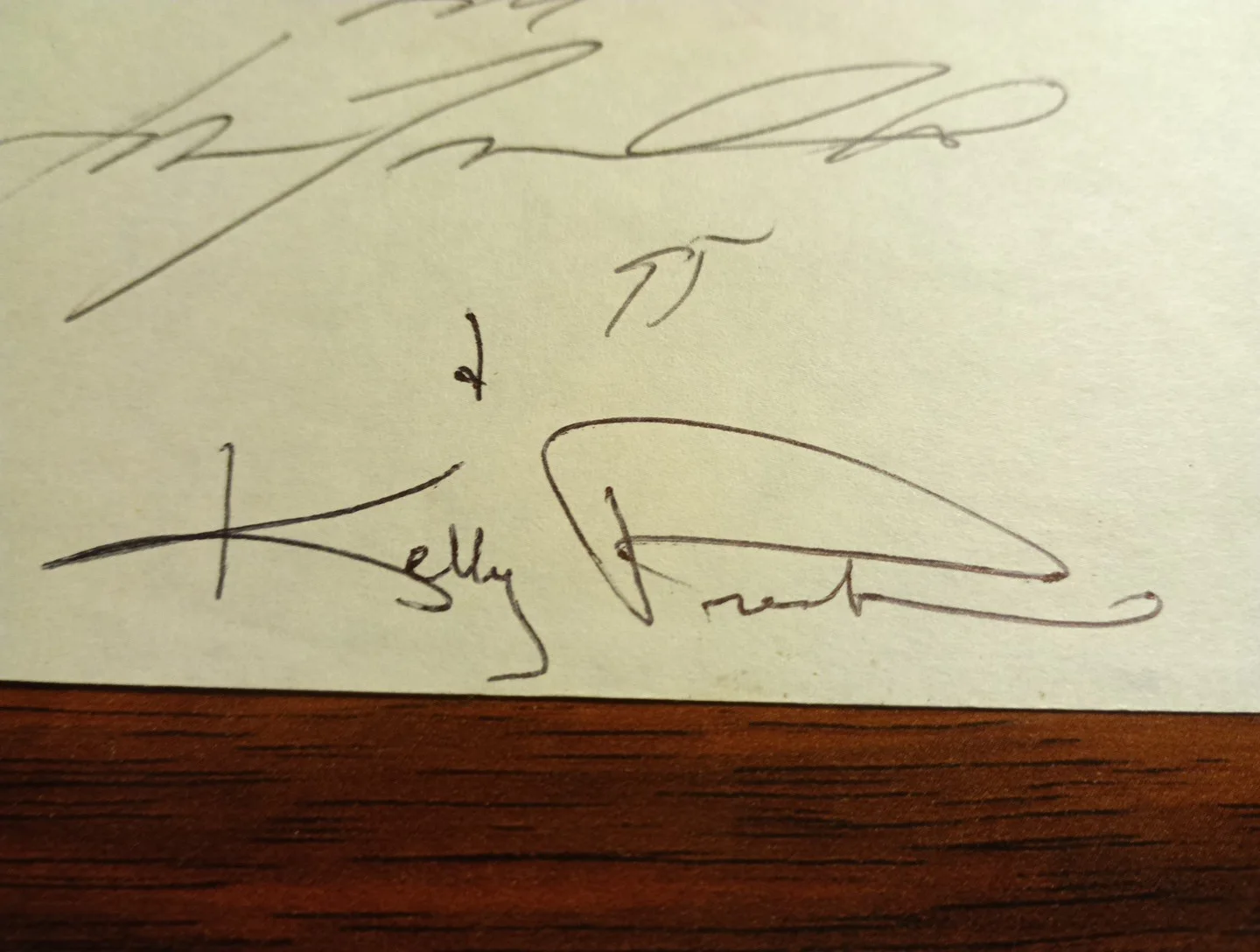 John Travolta/Kelley Preston — AUTOGRAPHS of John Travolta And Kelly Preston from the Set of 1995 Citizen Ruth, изображение 3