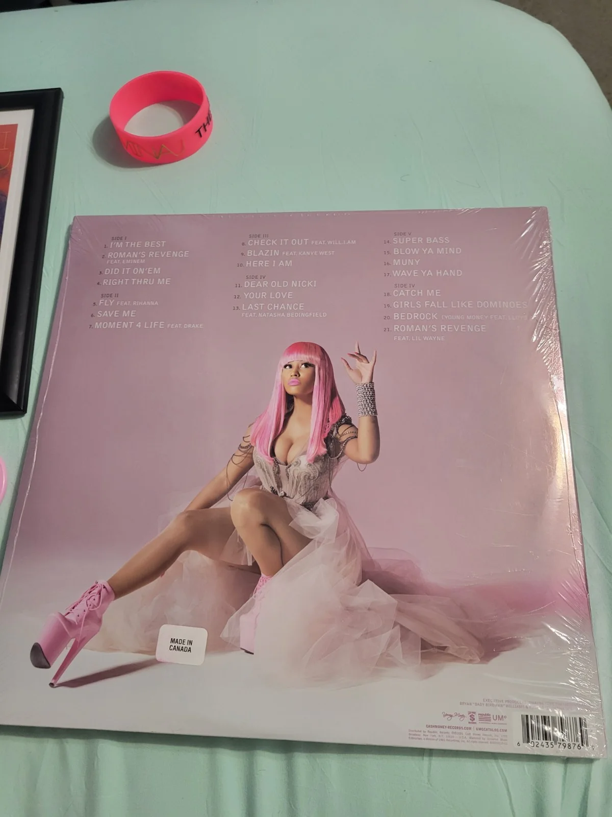 Nicki Minaj The Re-Up Autograph, Merchandise Bundle, And Pink Friday LP, изображение 5