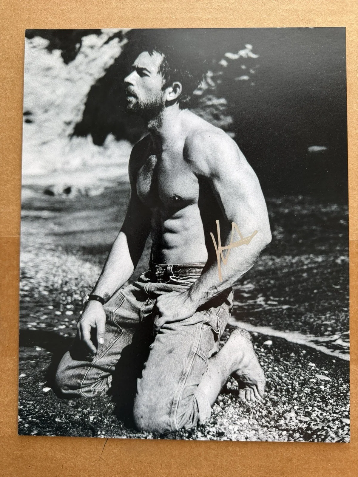 Brandon Sklenar Signed Sexy Shirtless 8x10 The Housemaid Autograph Exact Proof, изображение 2