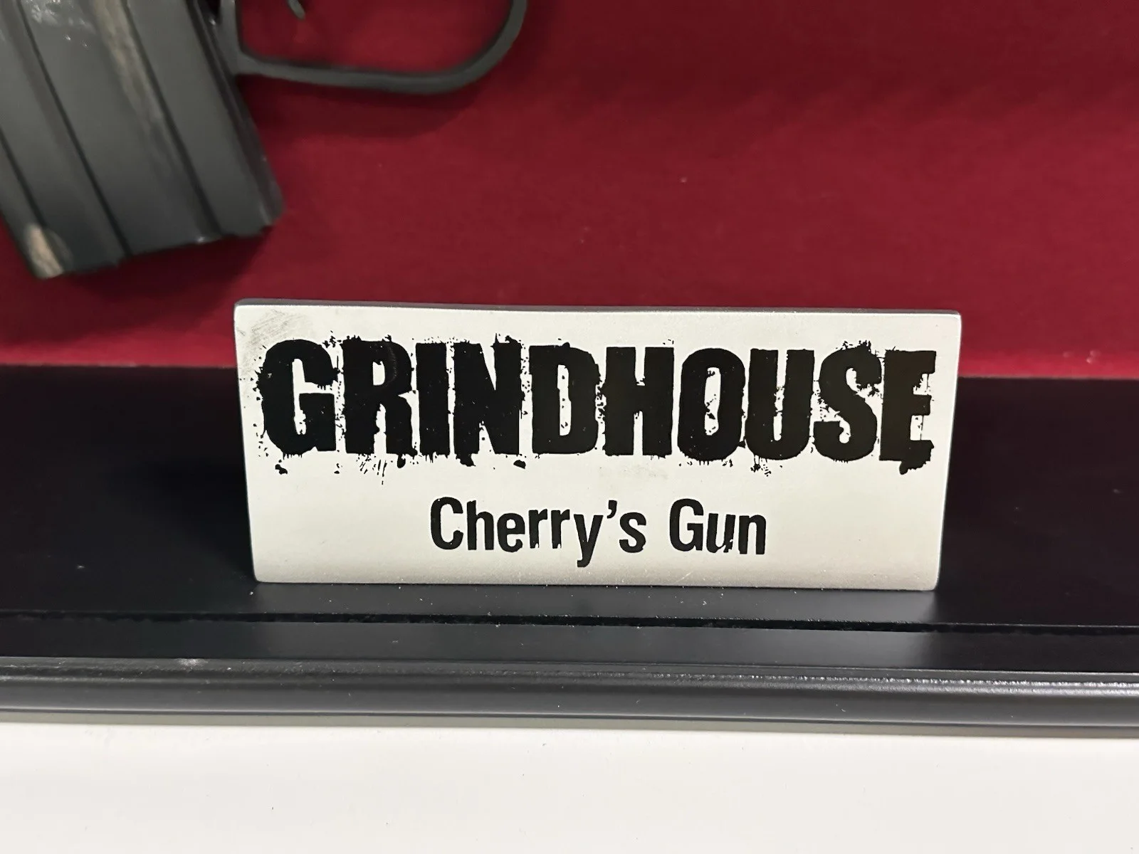 Rose McGowan — NECA Grindhouse Planet Terror Cherry’s Gun Replica Signed Rose McGowan JSA COA, image 5