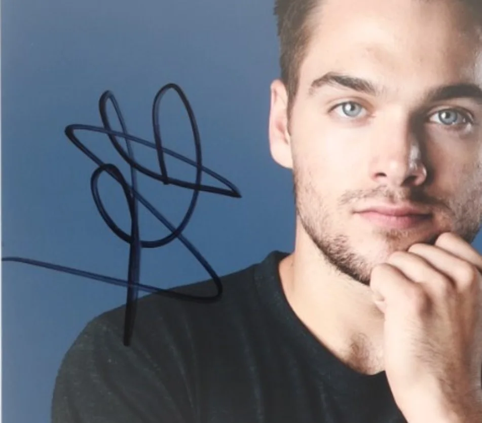 DYLAN SPRAYBERRY — DYLAN SPRAYBERRY-American Actor Signed 8x10 Portrait Photo (Wizard World), изображение 2