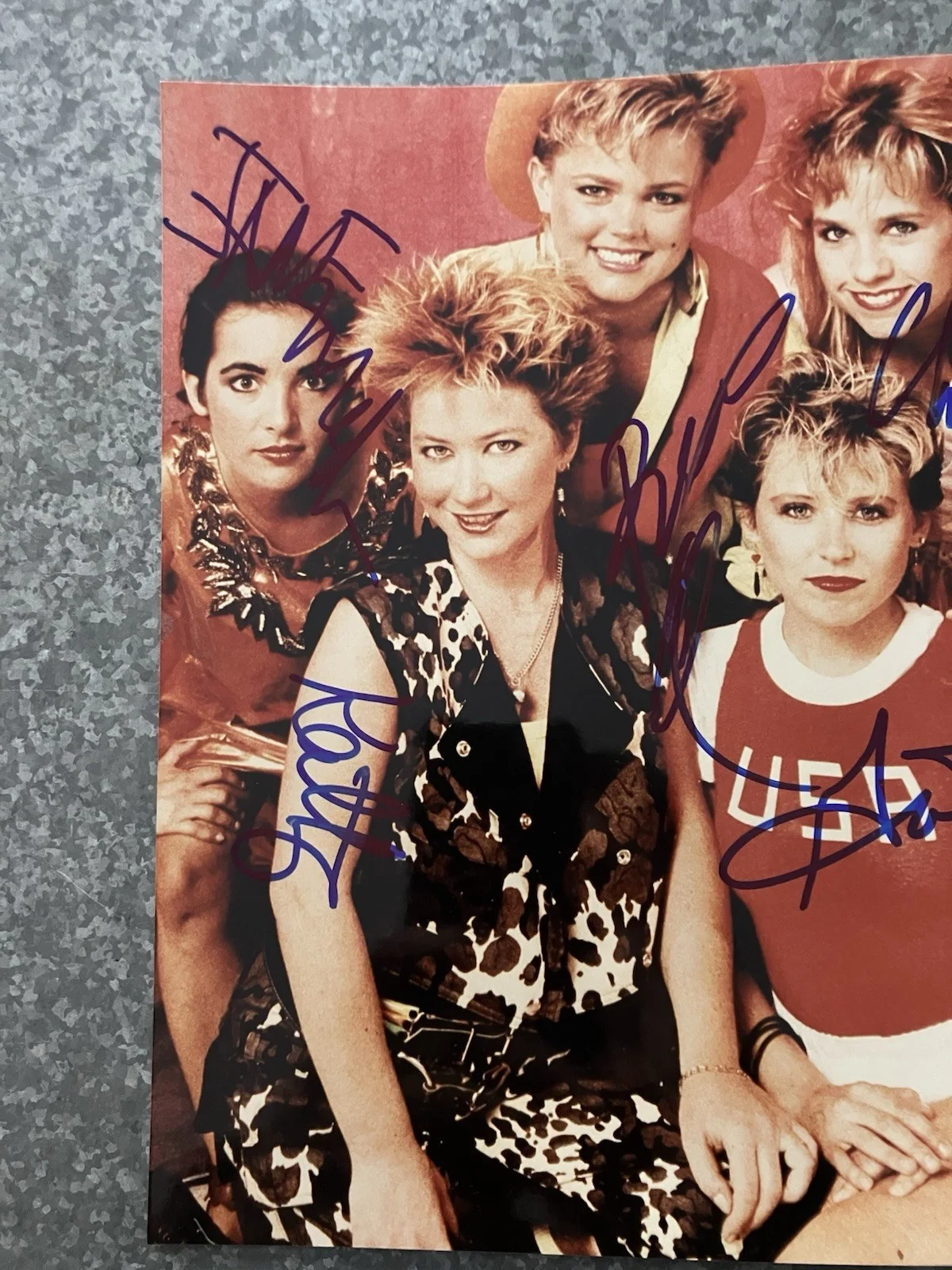 THE GO GO’S BELINDA CARLISLE SIGNED AUTOGRAPH 8x10 PHOTO ALL 5 MEMBERS PSA/DNA, изображение 4