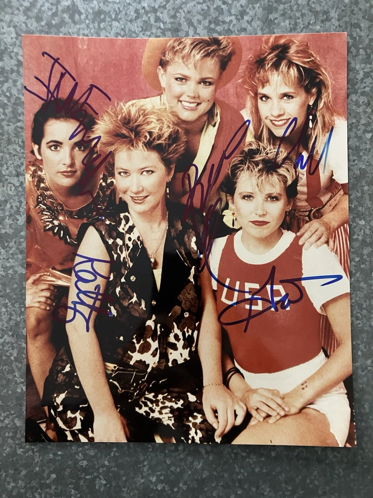 THE GO GO’S BELINDA CARLISLE SIGNED AUTOGRAPH 8x10 PHOTO ALL 5 MEMBERS PSA/DNA, изображение 5