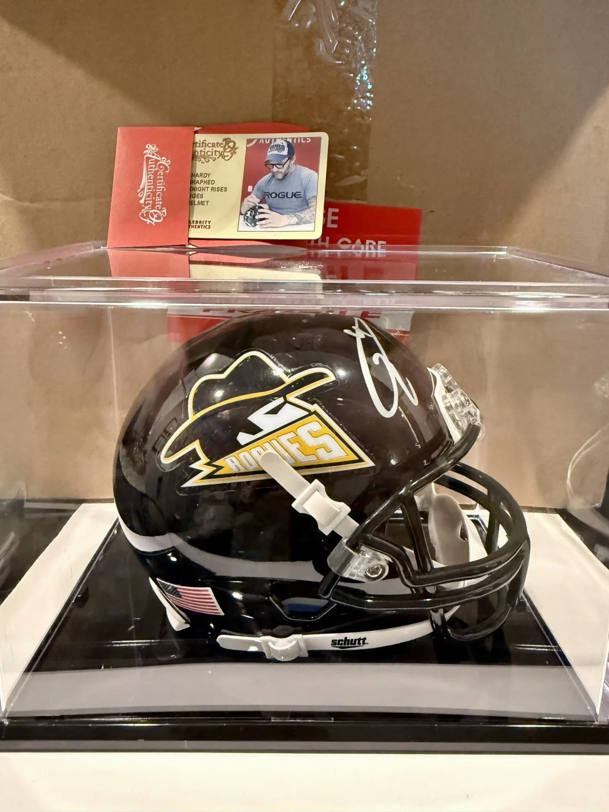 Tom Hardy — Batman Bane Tom Hardy Signed Gotham Rogues Mini-Helmet 2012 Dark knight RARE, изображение 3