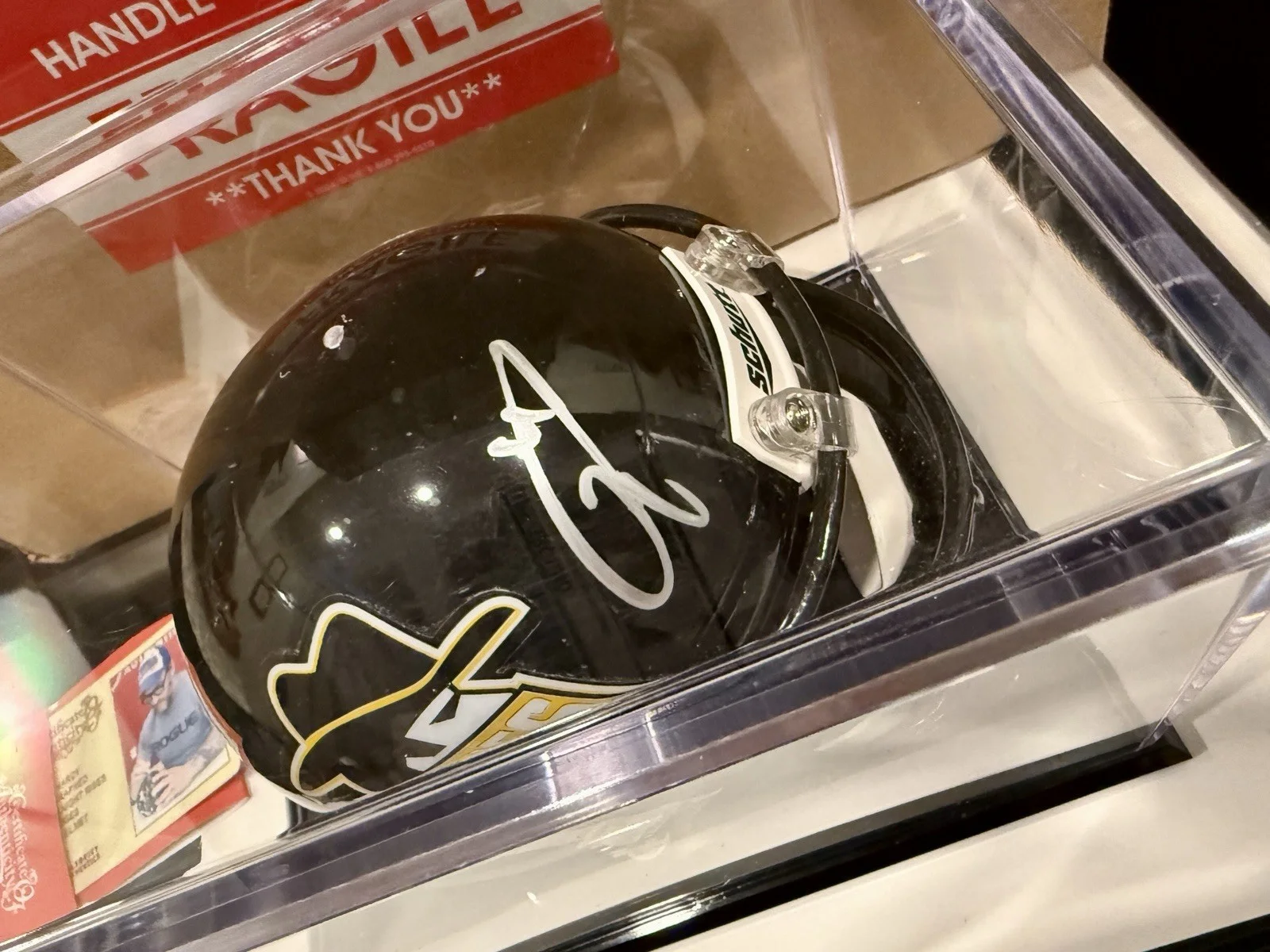 Tom Hardy — Batman Bane Tom Hardy Signed Gotham Rogues Mini-Helmet 2012 Dark knight RARE, изображение 4
