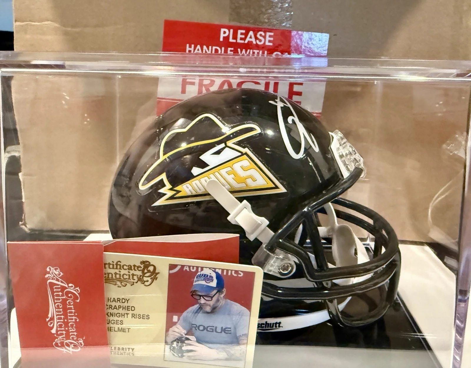 Tom Hardy — Batman Bane Tom Hardy Signed Gotham Rogues Mini-Helmet 2012 Dark knight RARE, изображение 5