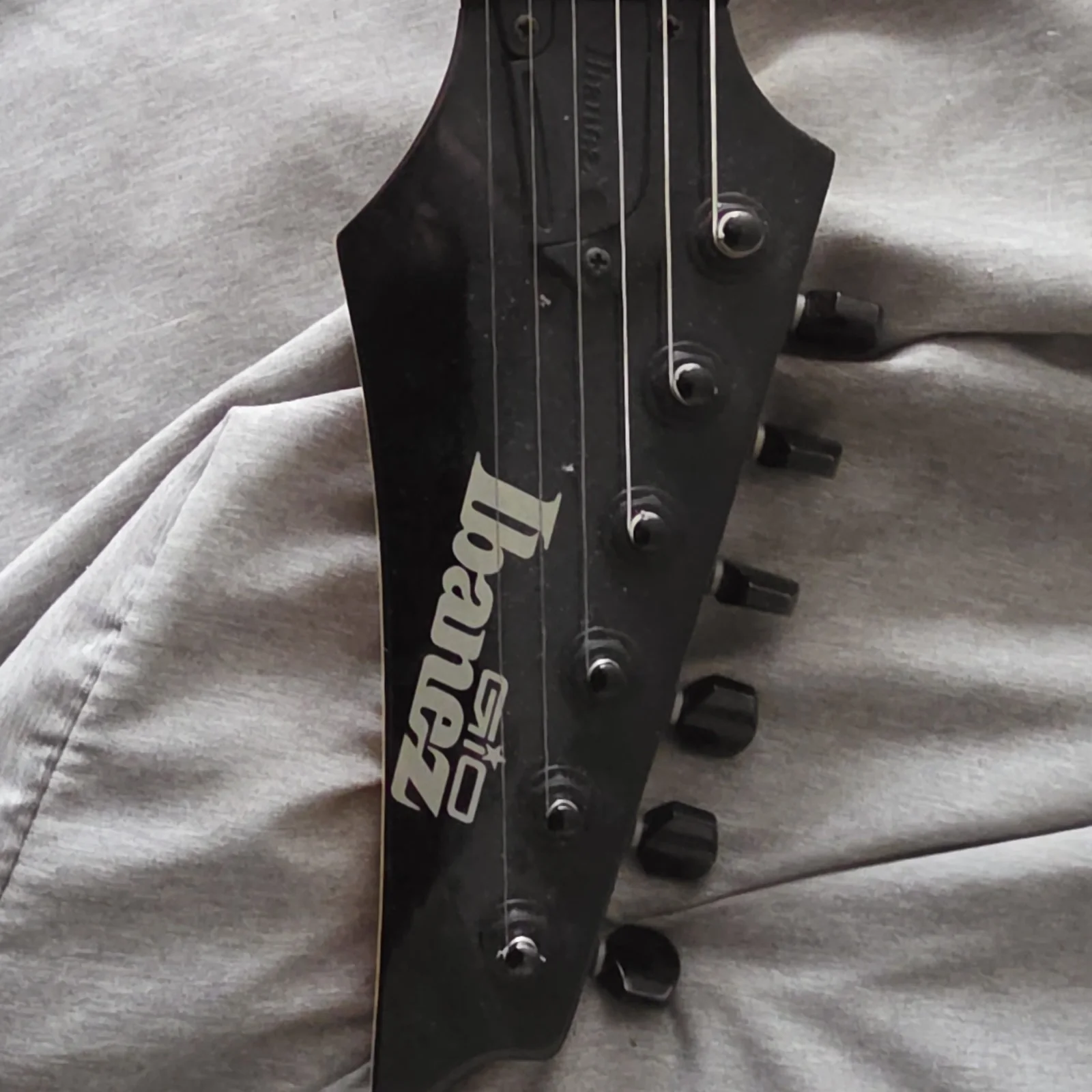 Ibanez Gio Black Electric Guitar Signed Serial II10035011, изображение 2