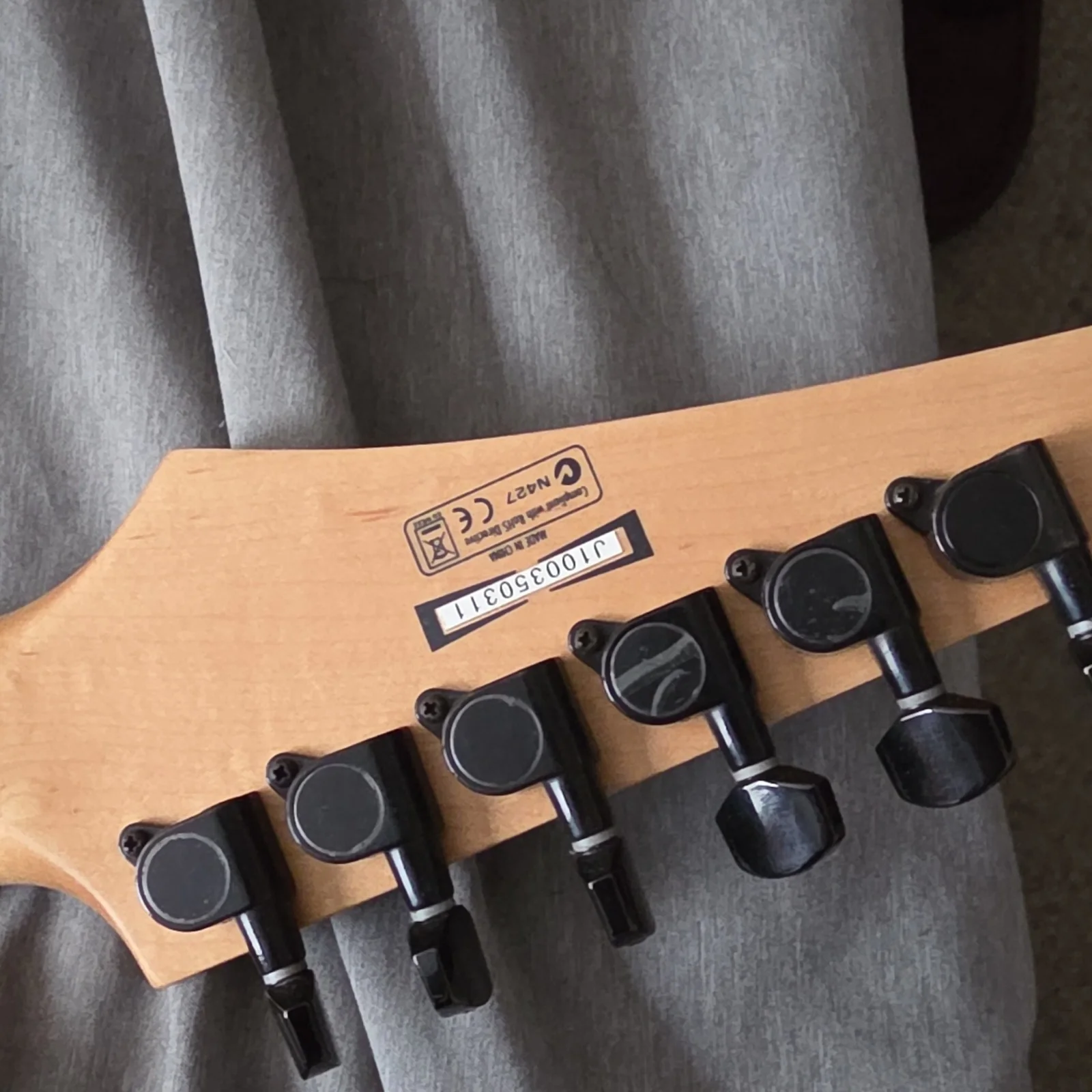 Ibanez Gio Black Electric Guitar Signed Serial II10035011, изображение 4