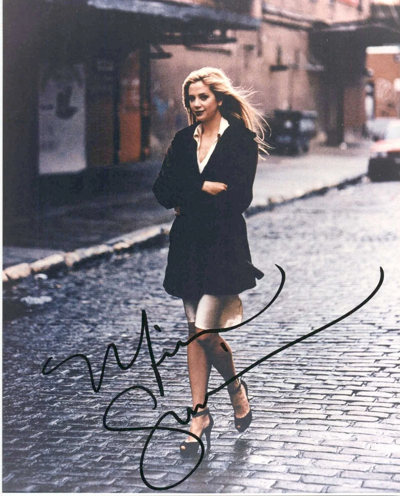 Mira Sorvino — Mira Sorvino Signed Autographed Color Glossy 8x10 Photo