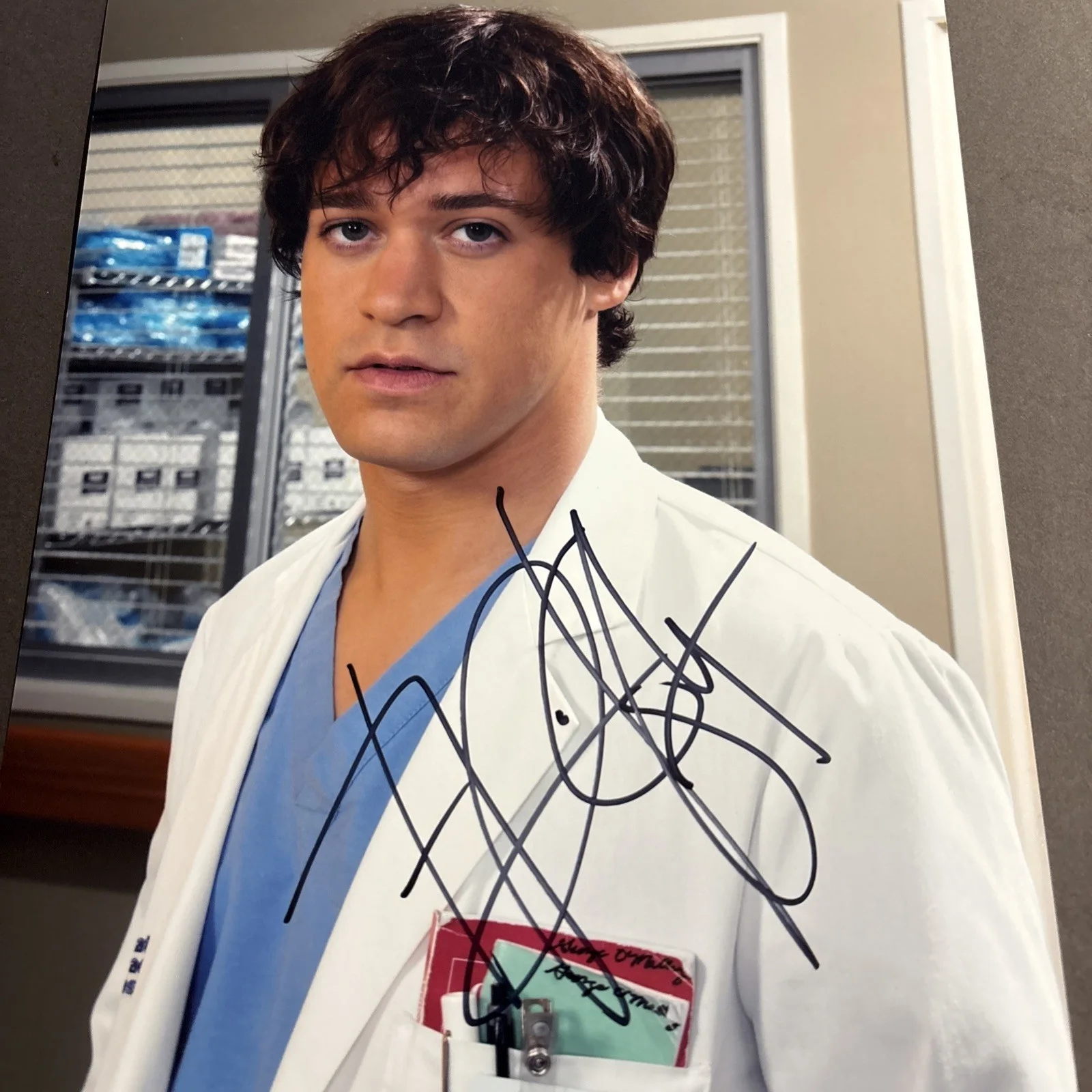 T.R. Knight — T.R. Knight Autographed Signed 8x10 Photo - Grey's Anatomy, изображение 2