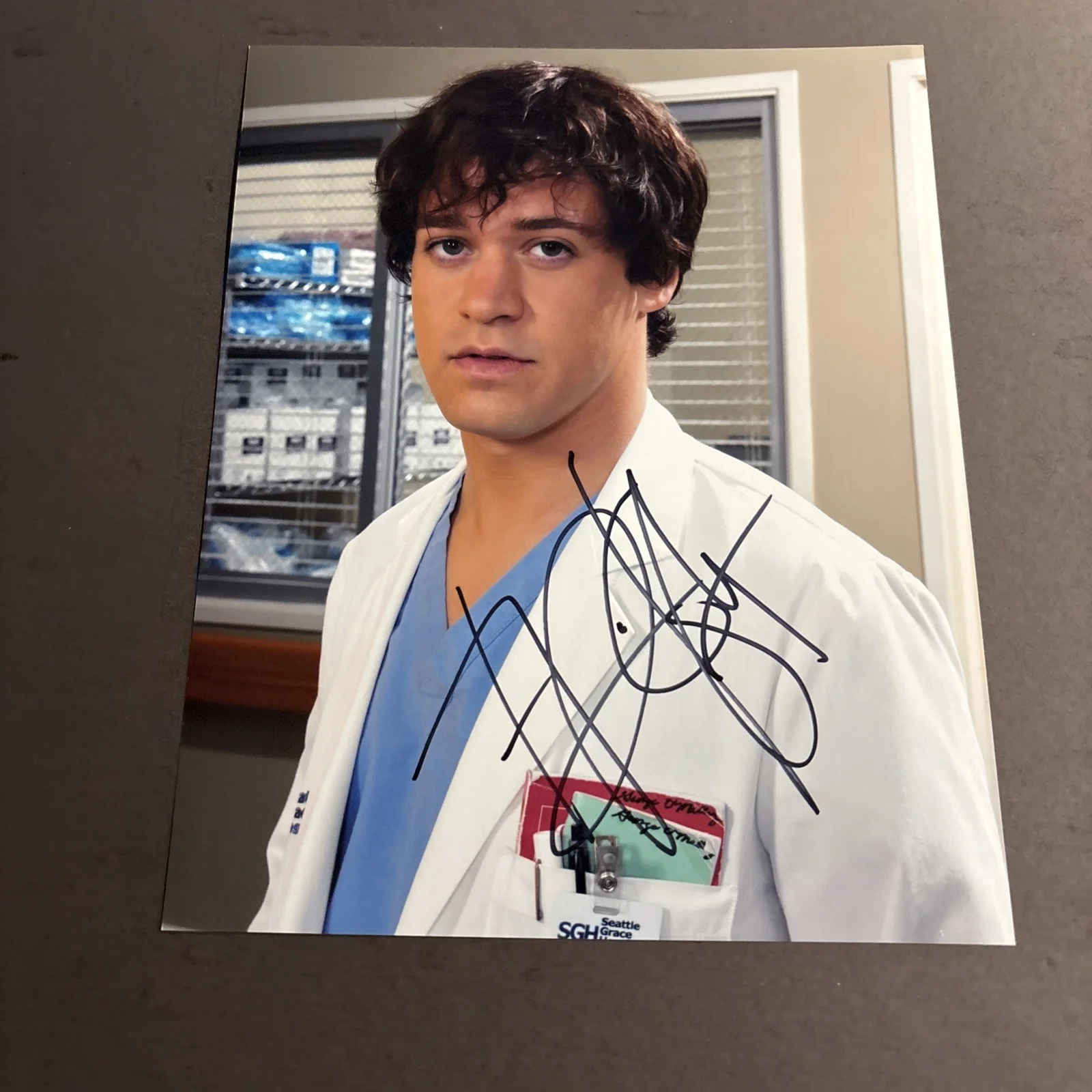T.R. Knight — T.R. Knight Autographed Signed 8x10 Photo - Grey's Anatomy, изображение 4