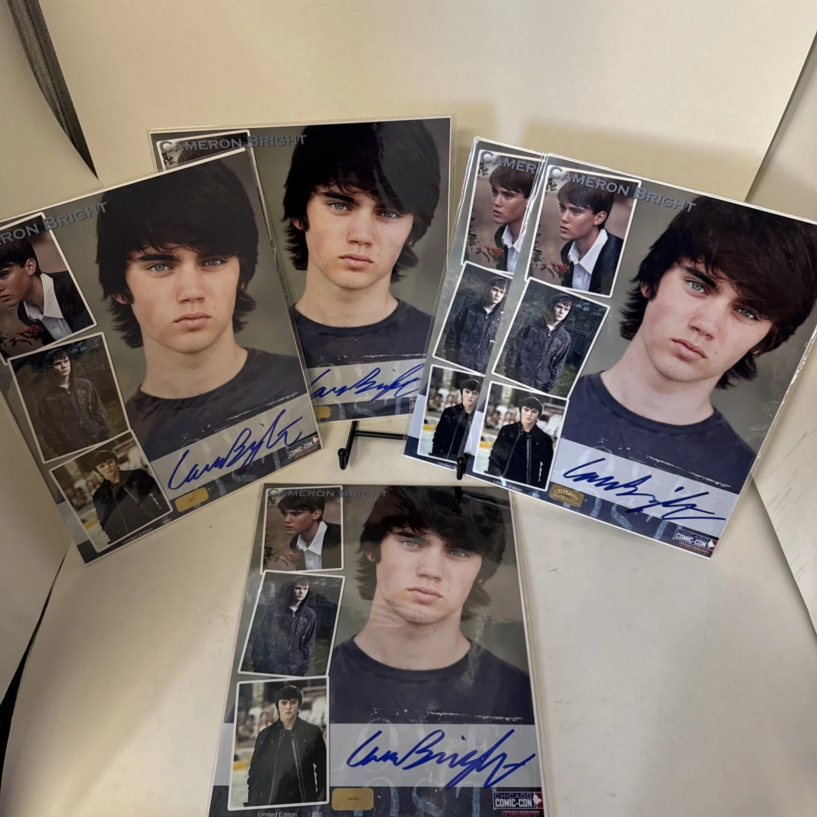 CAMERON BRIGHT — CAMERON BRIGHT Signed 8x10 Photo From Comic Con Chicago - You get 5 Of them, изображение 4