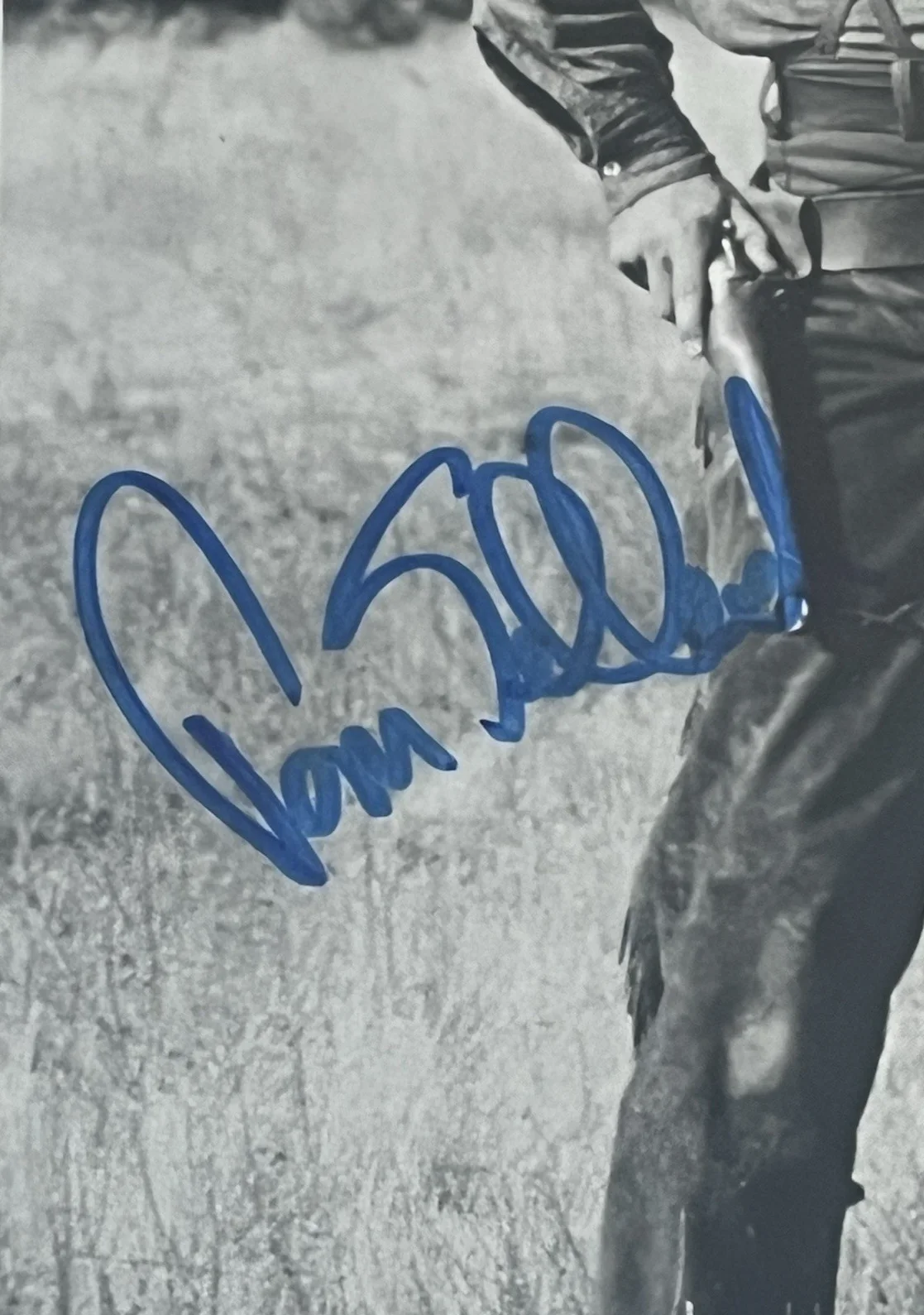 Tom Selleck — Tom Selleck Signed "The Shadow Riders" 8x10 Autograph Photo Mac Traven (JSA), image 2