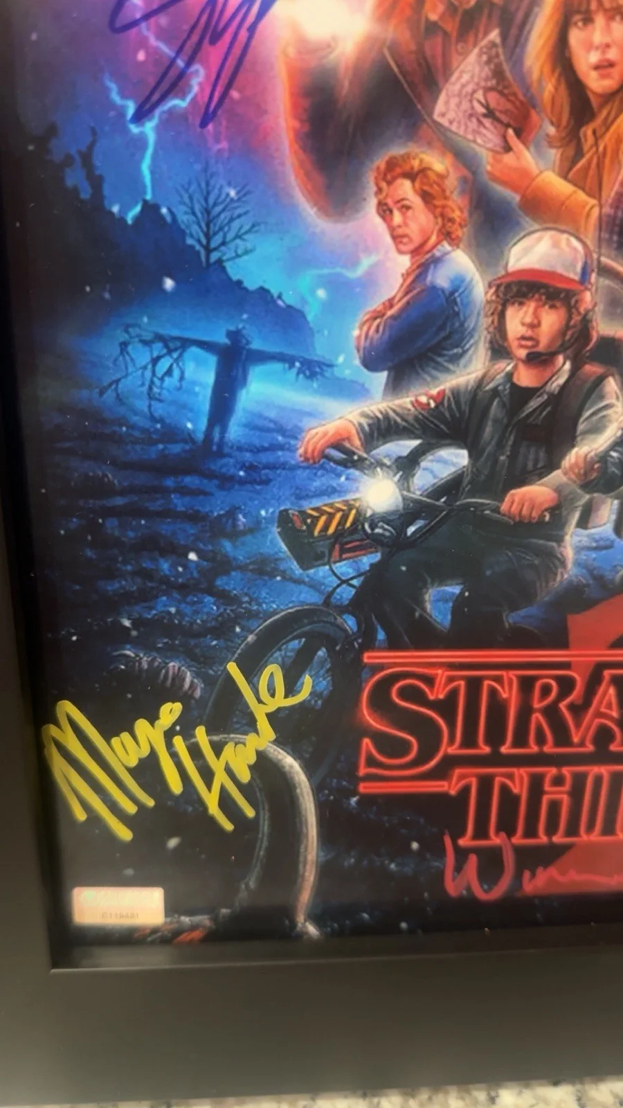 Stranger Things Cast Signed 11x14 Framed Poster 14 Autos SWAU & CA COA, изображение 3