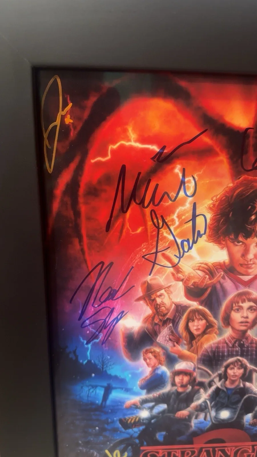 Stranger Things Cast Signed 11x14 Framed Poster 14 Autos SWAU & CA COA, изображение 5