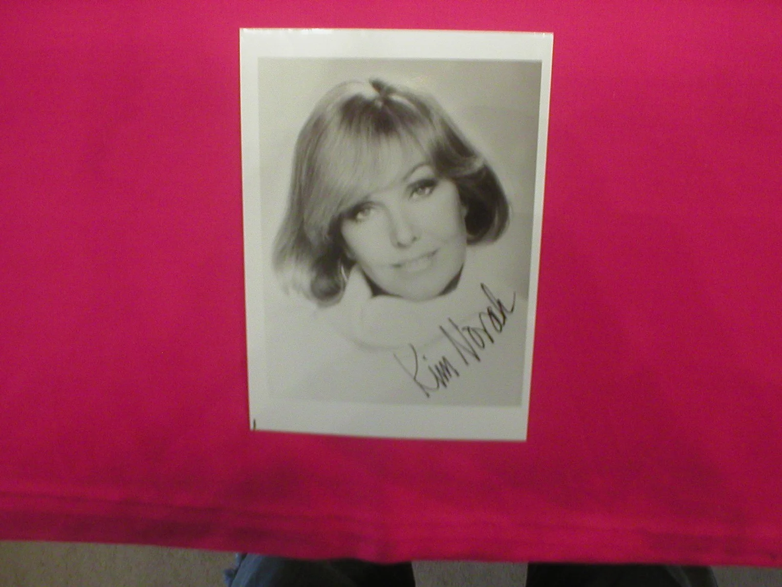Kim Novak — VINTAGE KIM NOVAK SIGNED, AUTOGRAPHED PHOTO 5 X 7.
