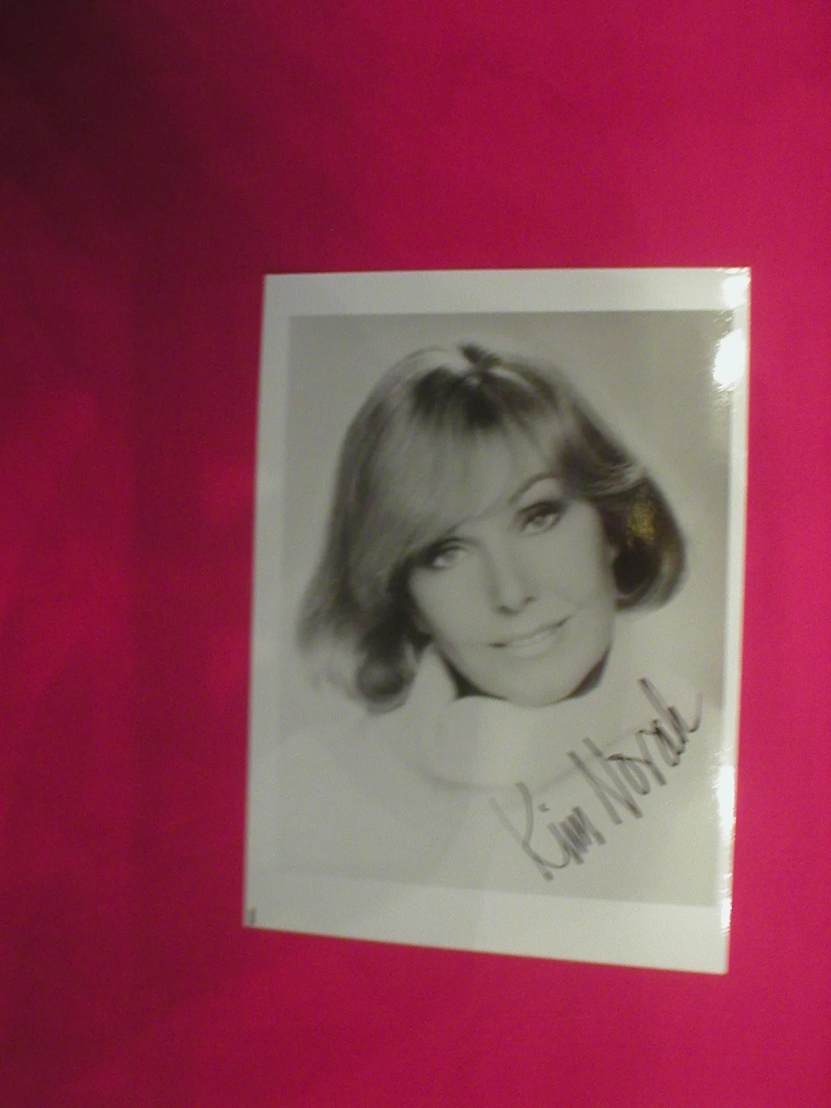 Kim Novak — VINTAGE KIM NOVAK SIGNED, AUTOGRAPHED PHOTO 5 X 7., image 2