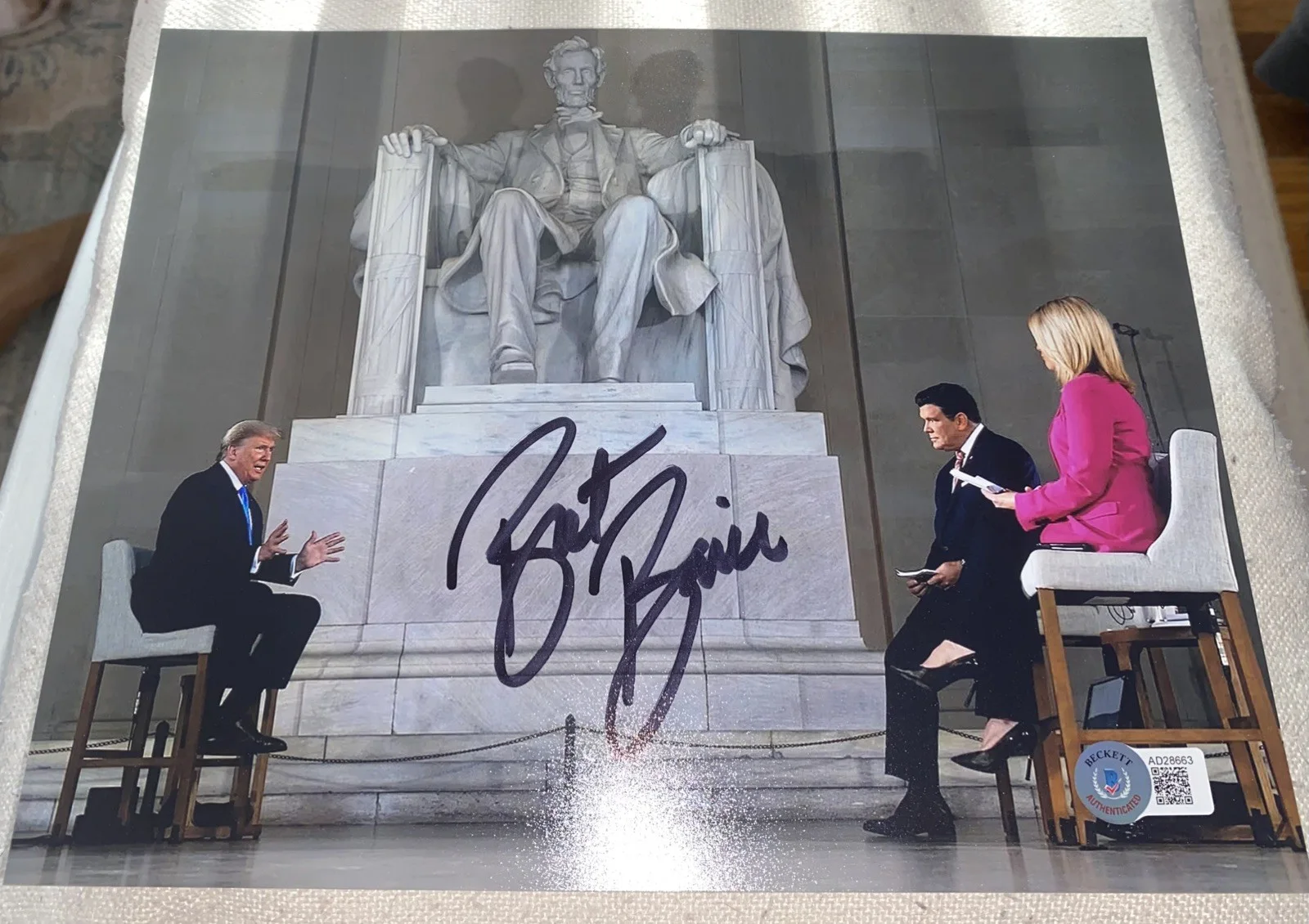 Bret Baier — Bret Baier *Journal Fox News* Auto 8x10 Photo featuring PRESIDENT TRUMP-Beckett