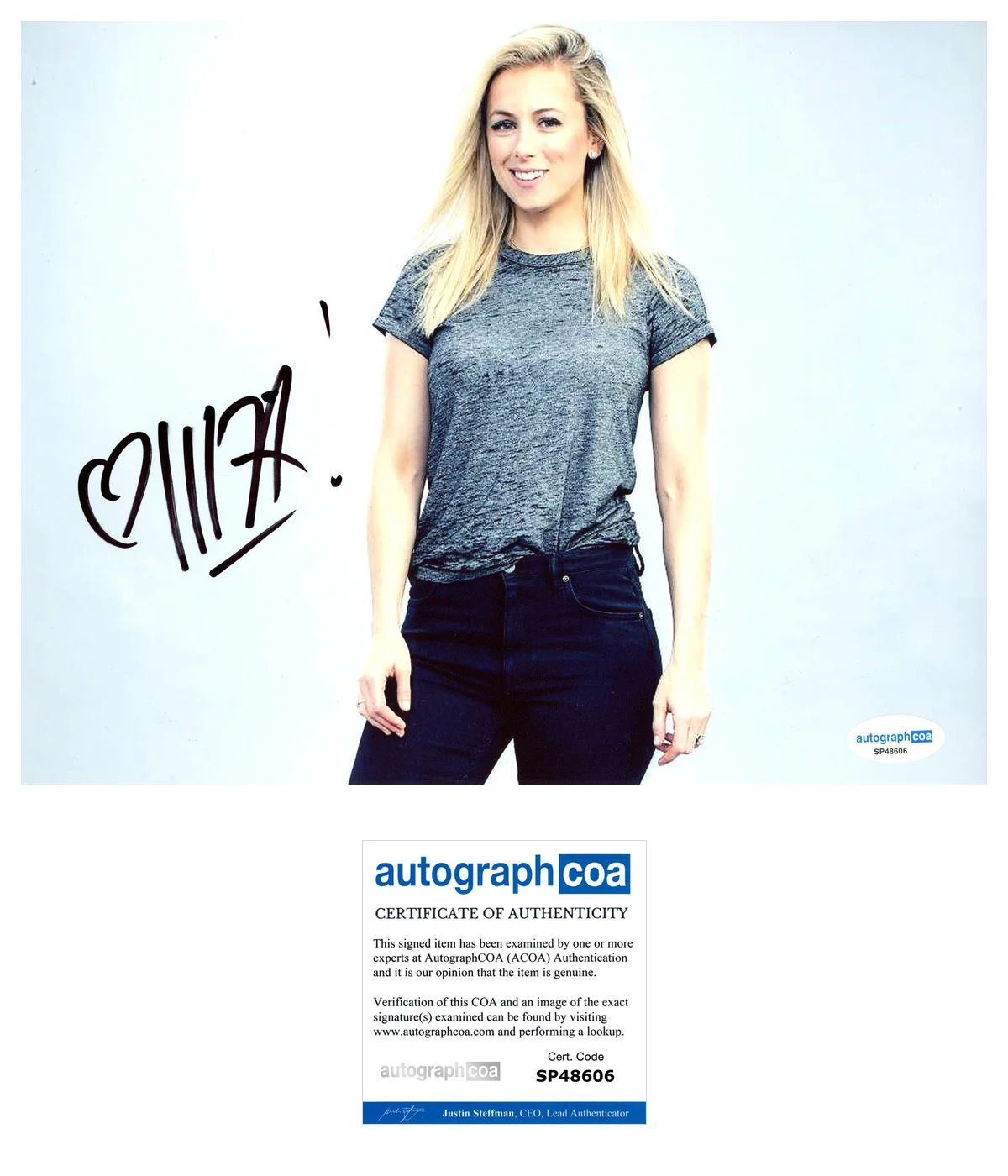 Iliza Shlesinger — Iliza Shlesinger Signed Autographed 8x10 Photo ACOA