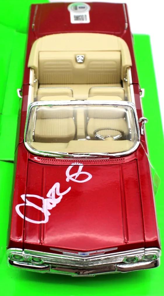 Chazz Palminteri — Chazz Palminteri Signed A Bronx Tale Sonny Diecast 1:24 Model Car w/Beckett COA, изображение 2