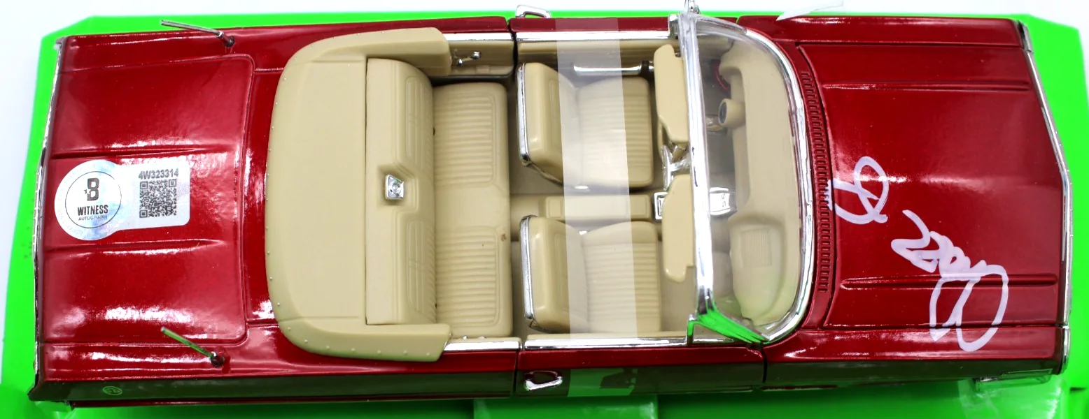 Chazz Palminteri — Chazz Palminteri Signed A Bronx Tale Sonny Diecast 1:24 Model Car w/Beckett COA, изображение 3