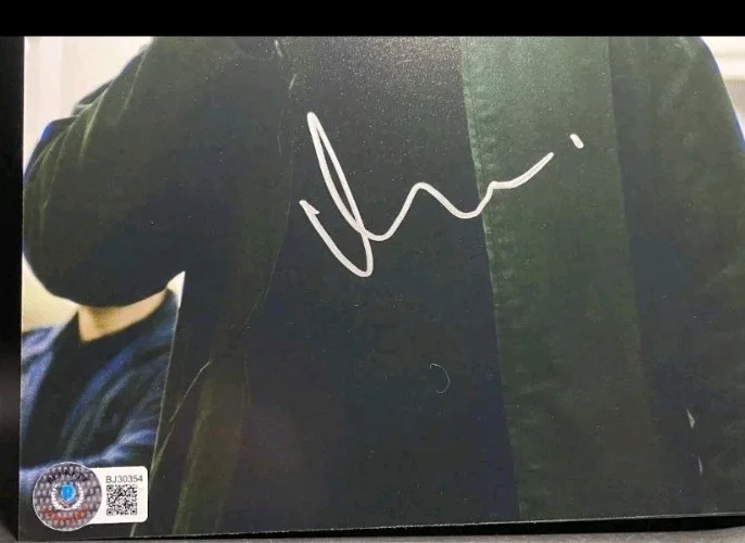 MATT DAMON | SIGNED JASON BOURNE 8x10 | BECKETT COA, image 2