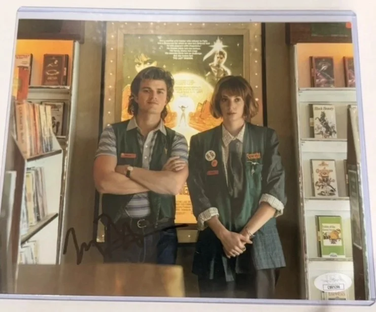 Maya Hawke — MAYA HAWKE SIGNED STRANGER THINGS 8X10 PHOTO JSA, image 5