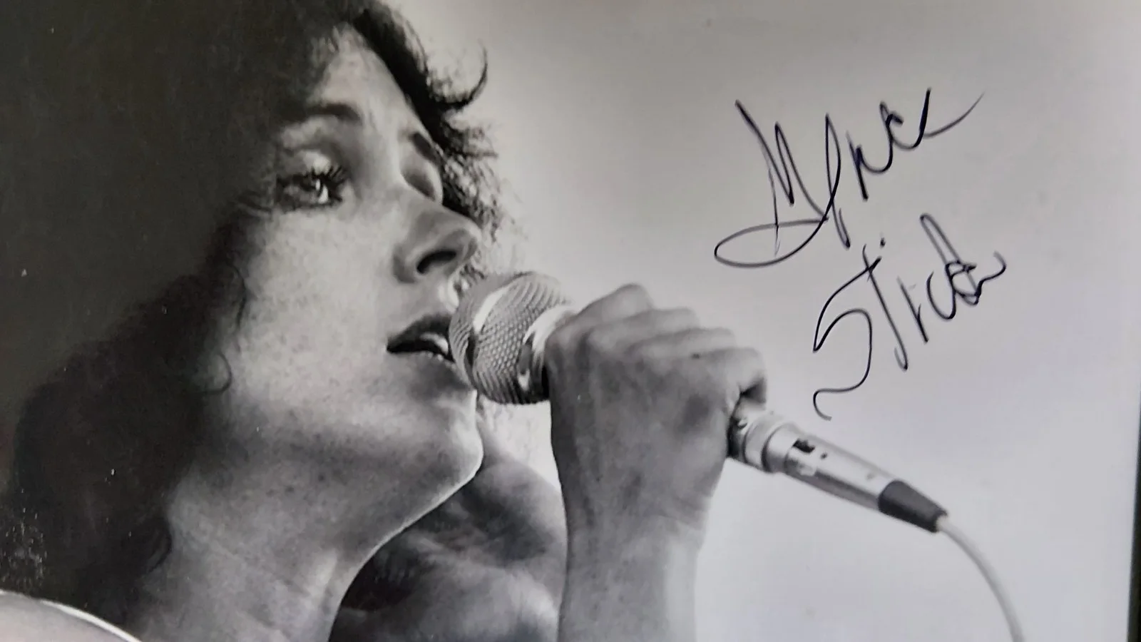 Grace Slick Signed Sketch PSA CD/Signed Post Card Authenticated & Signed Photo, image 2