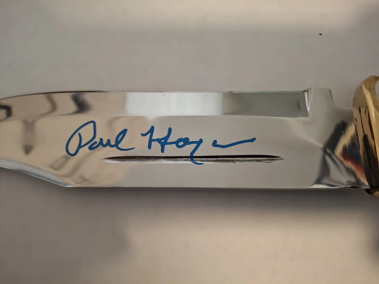 paul hogan — Paul Hogan Autograph Signed Crocodile Dundee Bowie Knife Replica Beckett COA, изображение 2