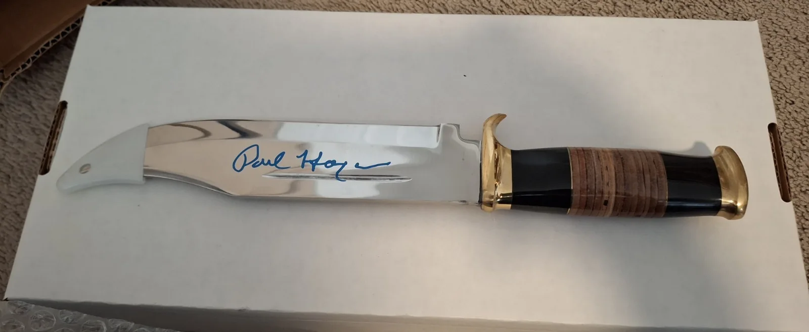 paul hogan — Paul Hogan Autograph Signed Crocodile Dundee Bowie Knife Replica Beckett COA, изображение 3