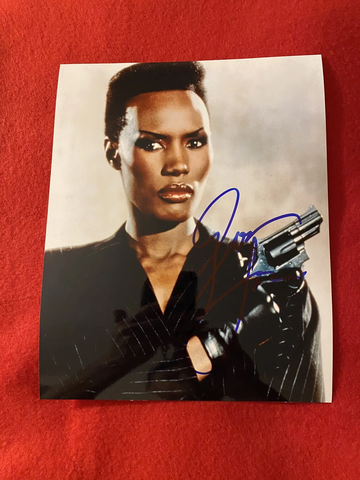 James Bond Autograph 8x10- Grace Jones “A View To A Kill” W/COA+ Free Relic Card, изображение 2