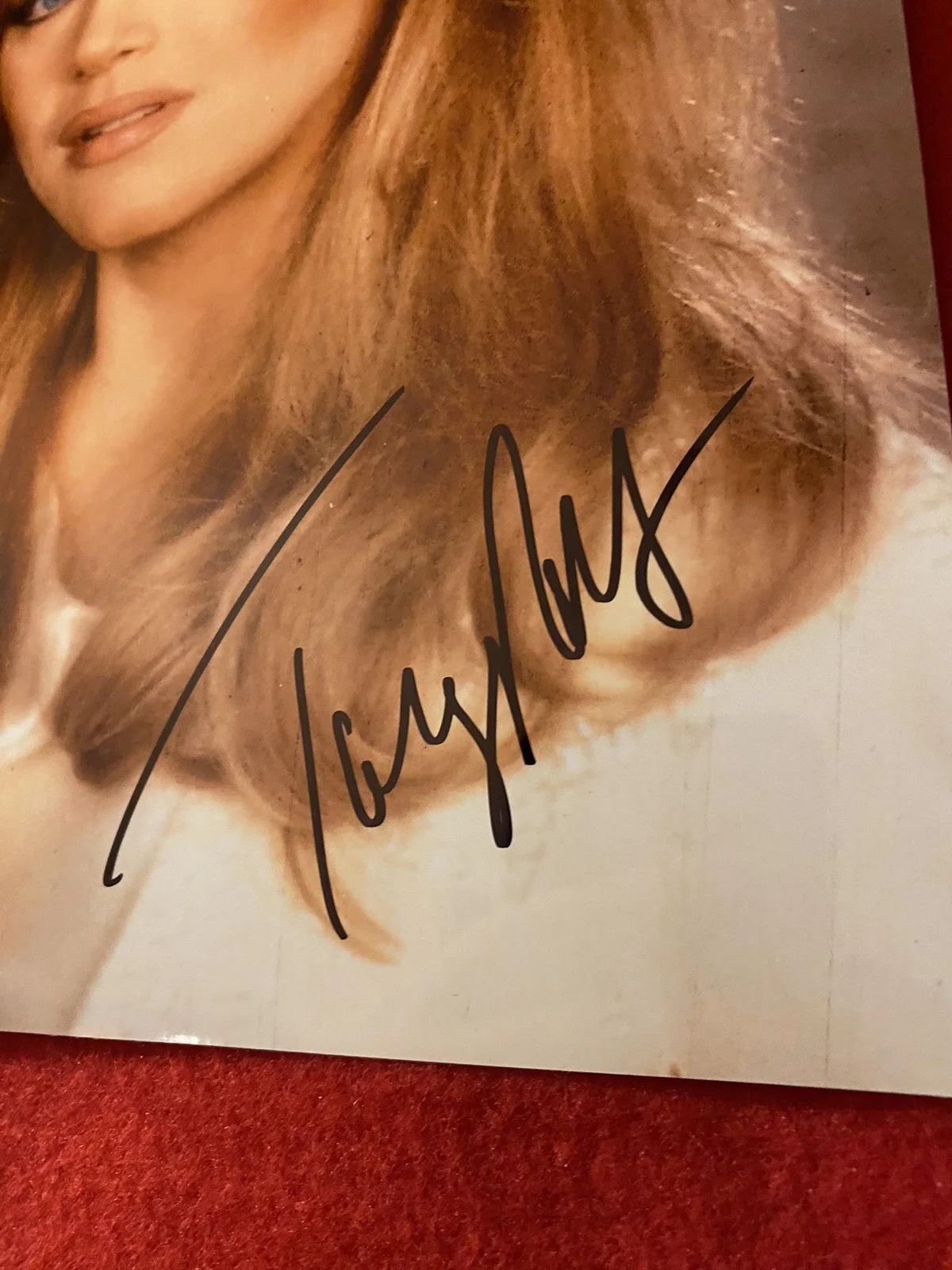 James Bond Autograph 8x10 -Tanya Roberts- Stacy Sutton “A View To A Kill” W/COA, изображение 2