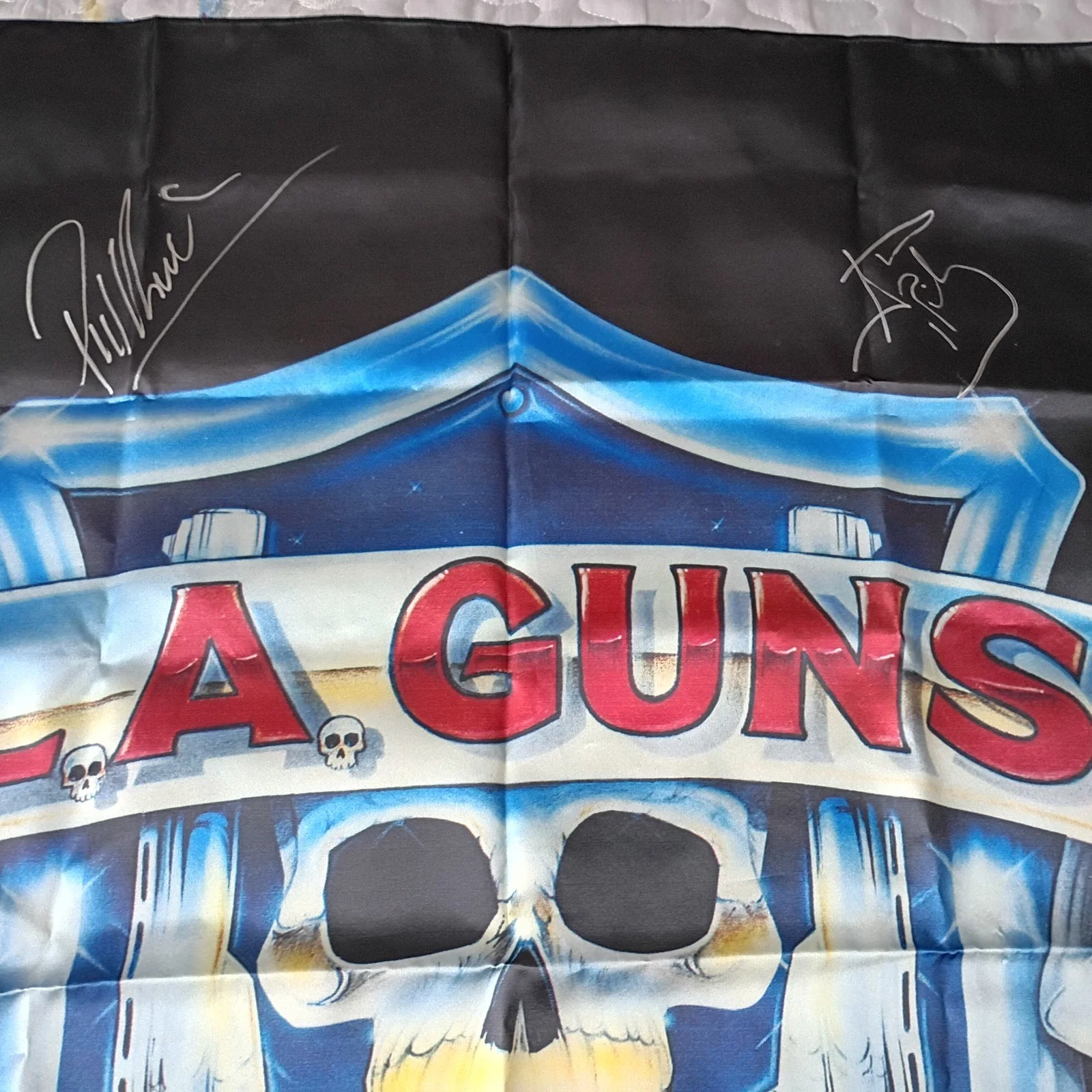 LA Guns Huge Signed 27 X 36 Silk Banner, image 2