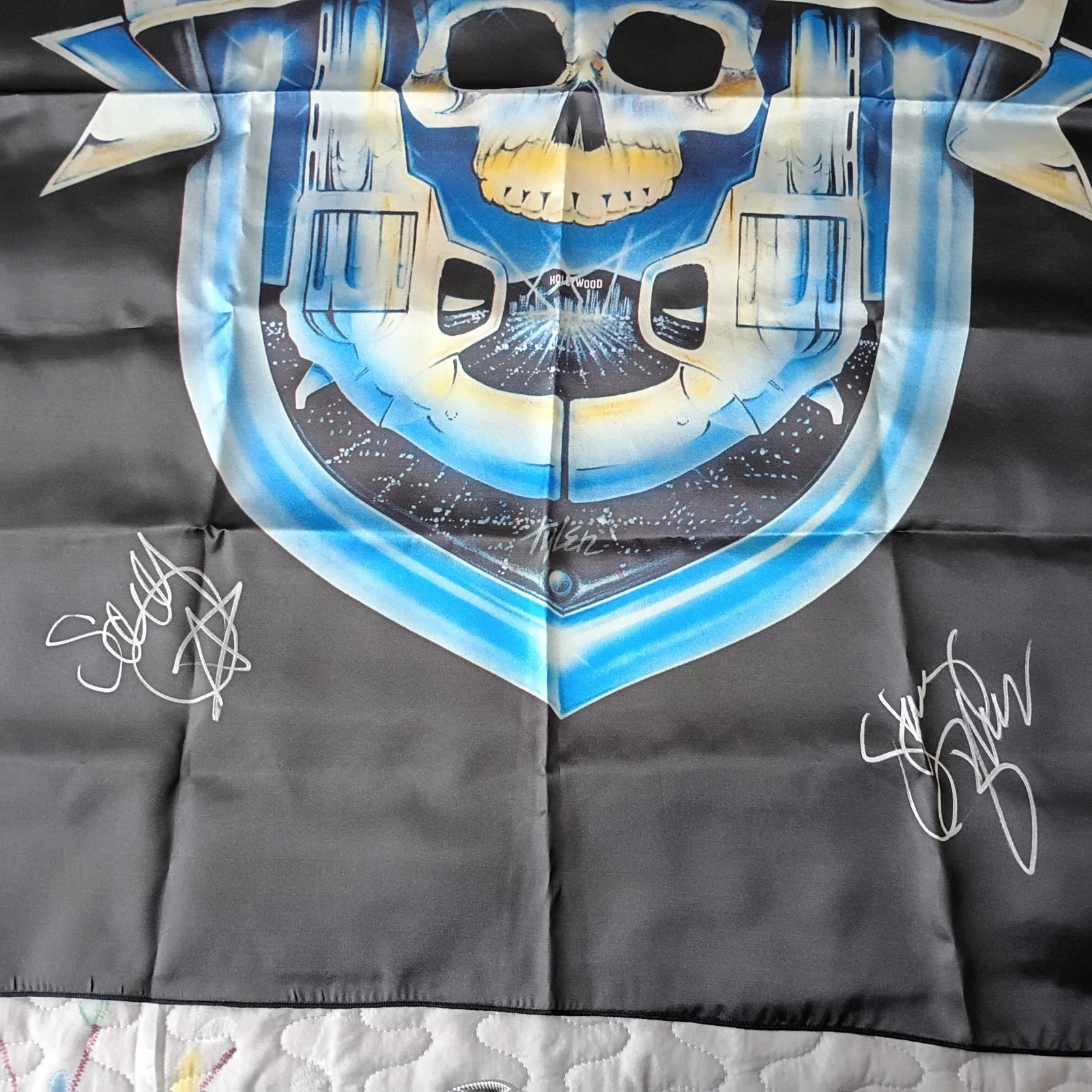 LA Guns Huge Signed 27 X 36 Silk Banner, image 3