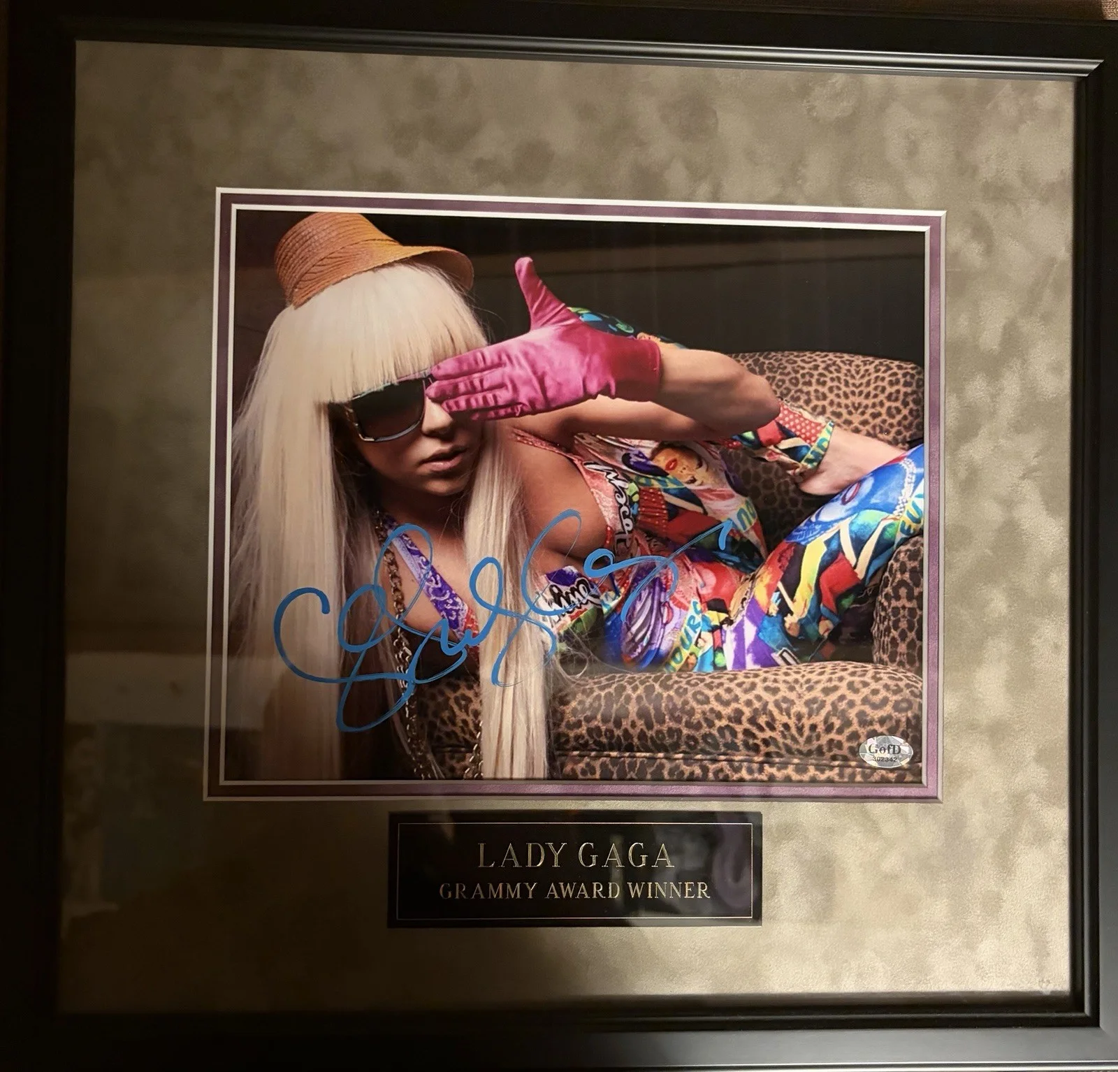 Lady Gaga Signed Framed Picture Certified Gallery Of Dreams, image 2