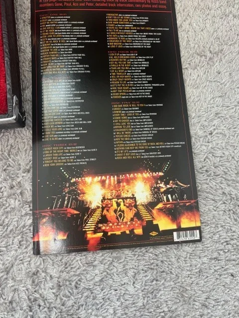 KISS Official 5CD set with Booklet, Guitar Case Shaped Box Set with Keys, изображение 3